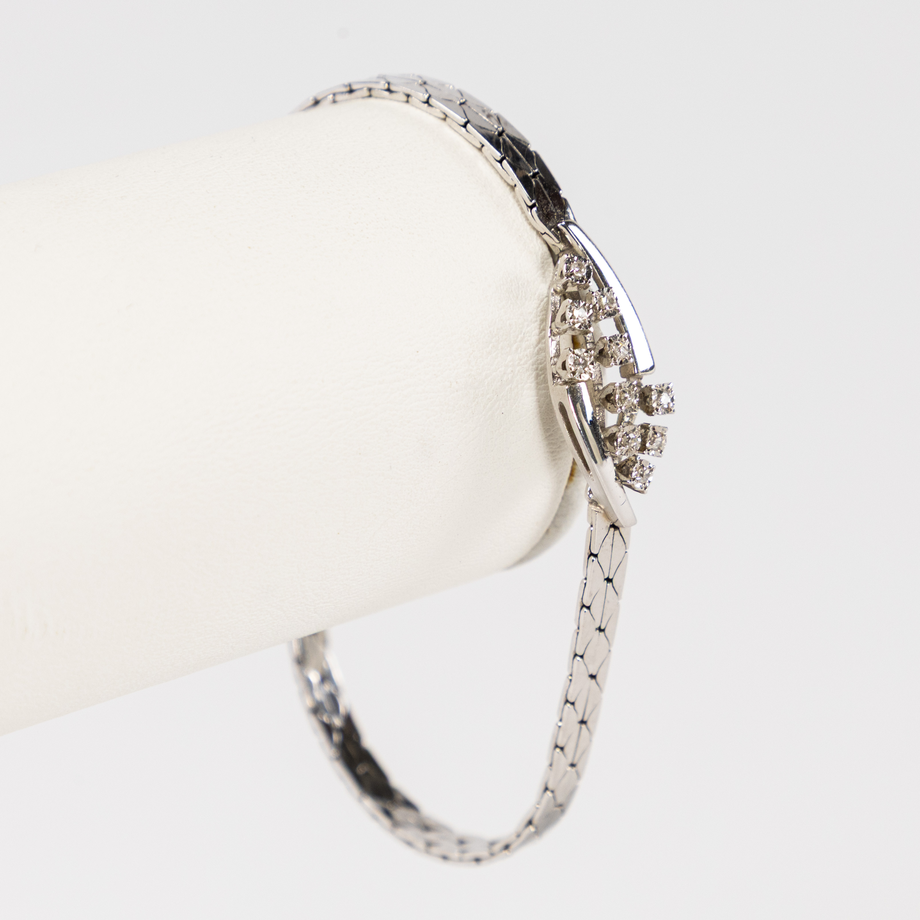 ARMBAND. 18k vitguld, 10 st briljanter.
