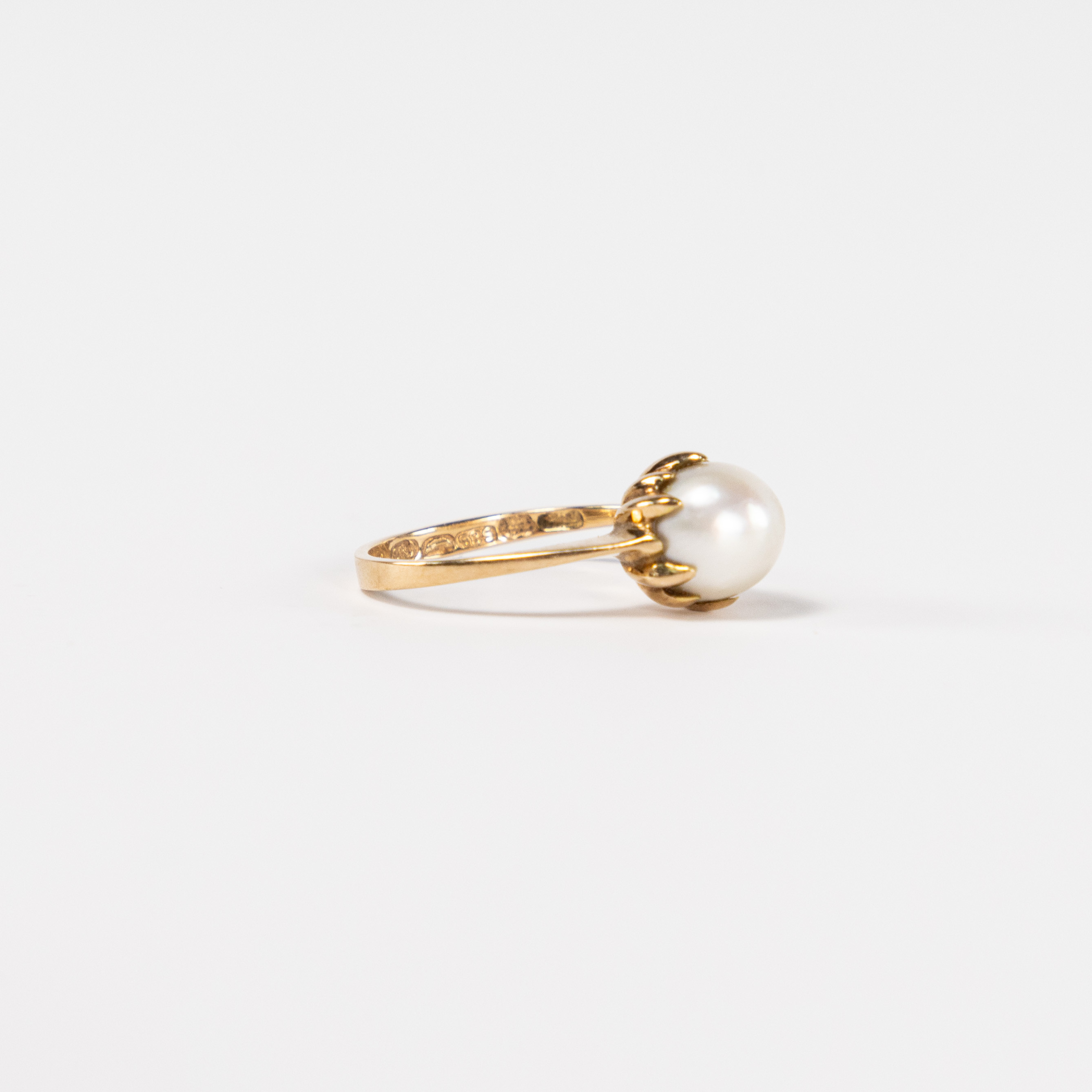 RING. 14k guld med pärla.