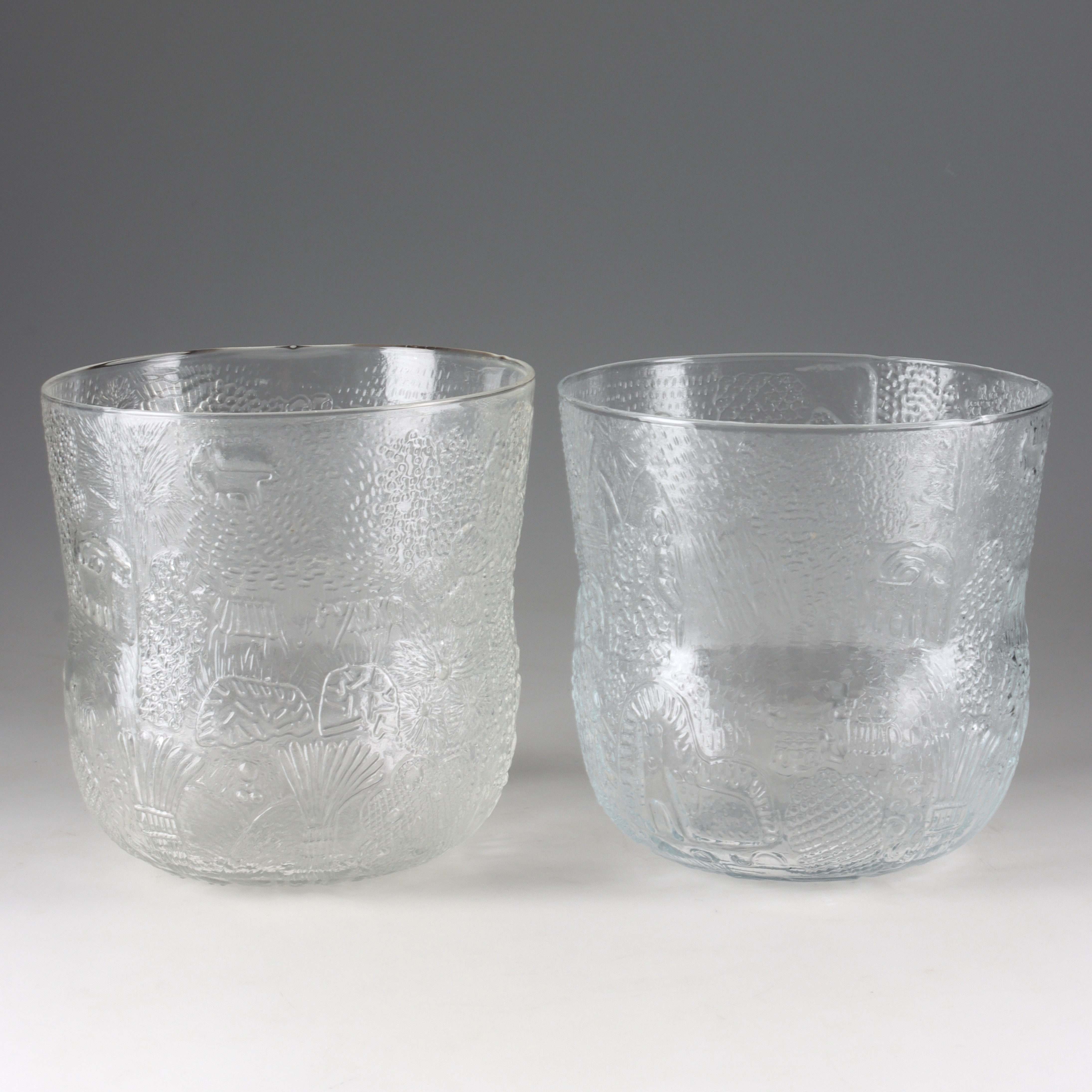 OIVA TOIKKA. Skålar, 2 st, "Fauna", glas, Nuutajärvi, Finland.