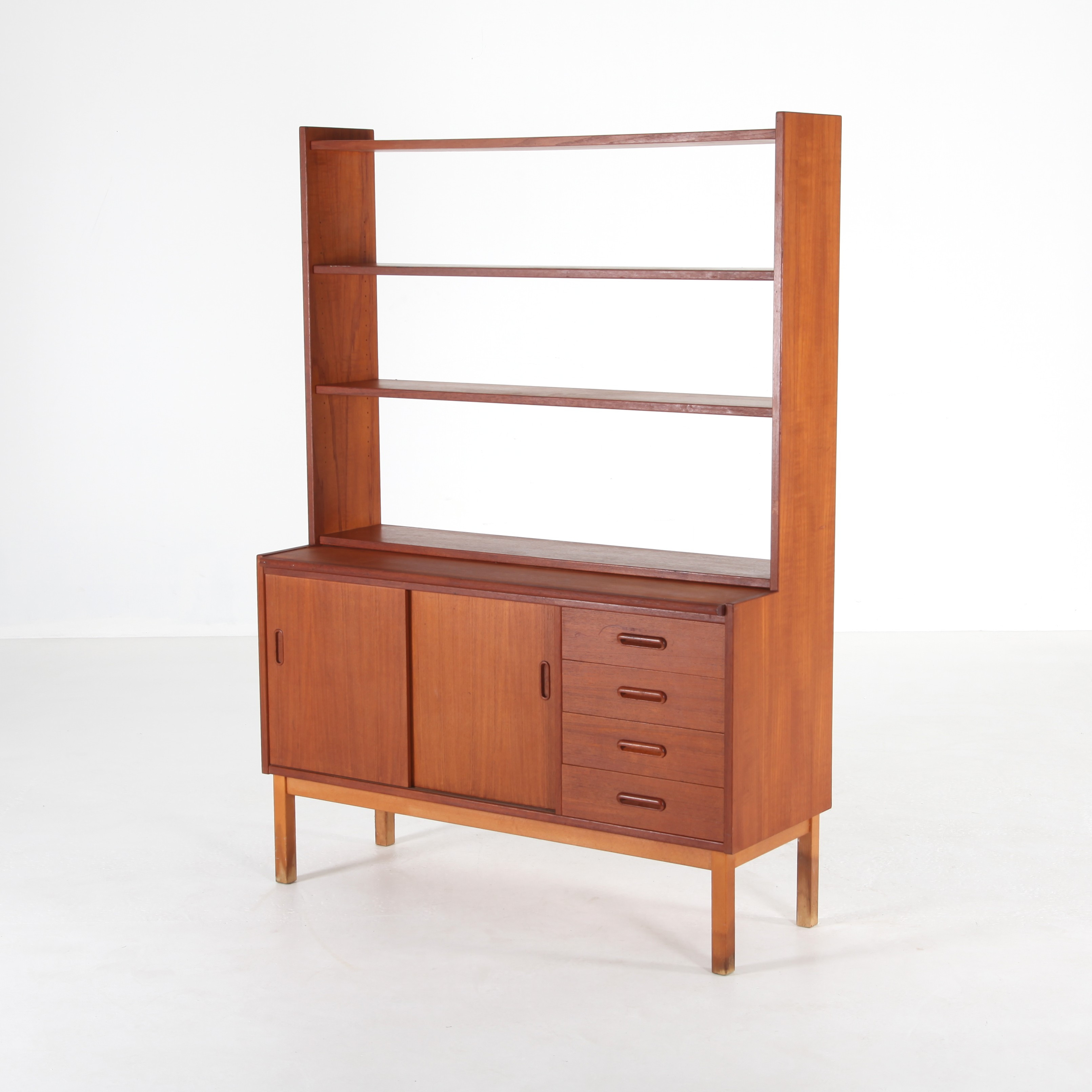 SKÅP MED BOHYLLA, teak, Sverige 1960-tal.