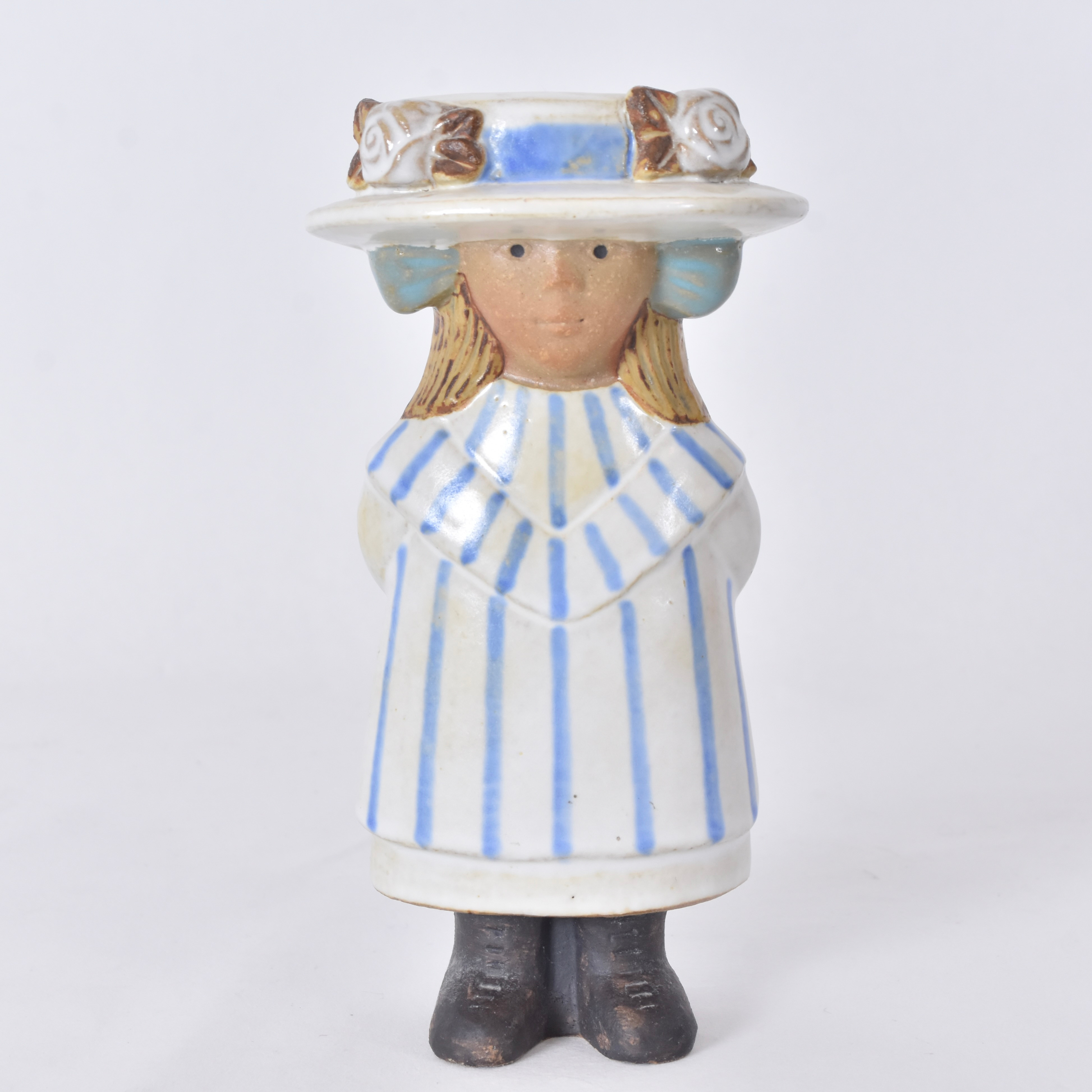 LISA LARSON. figurin, glaserat stengods, "Viktoria".
