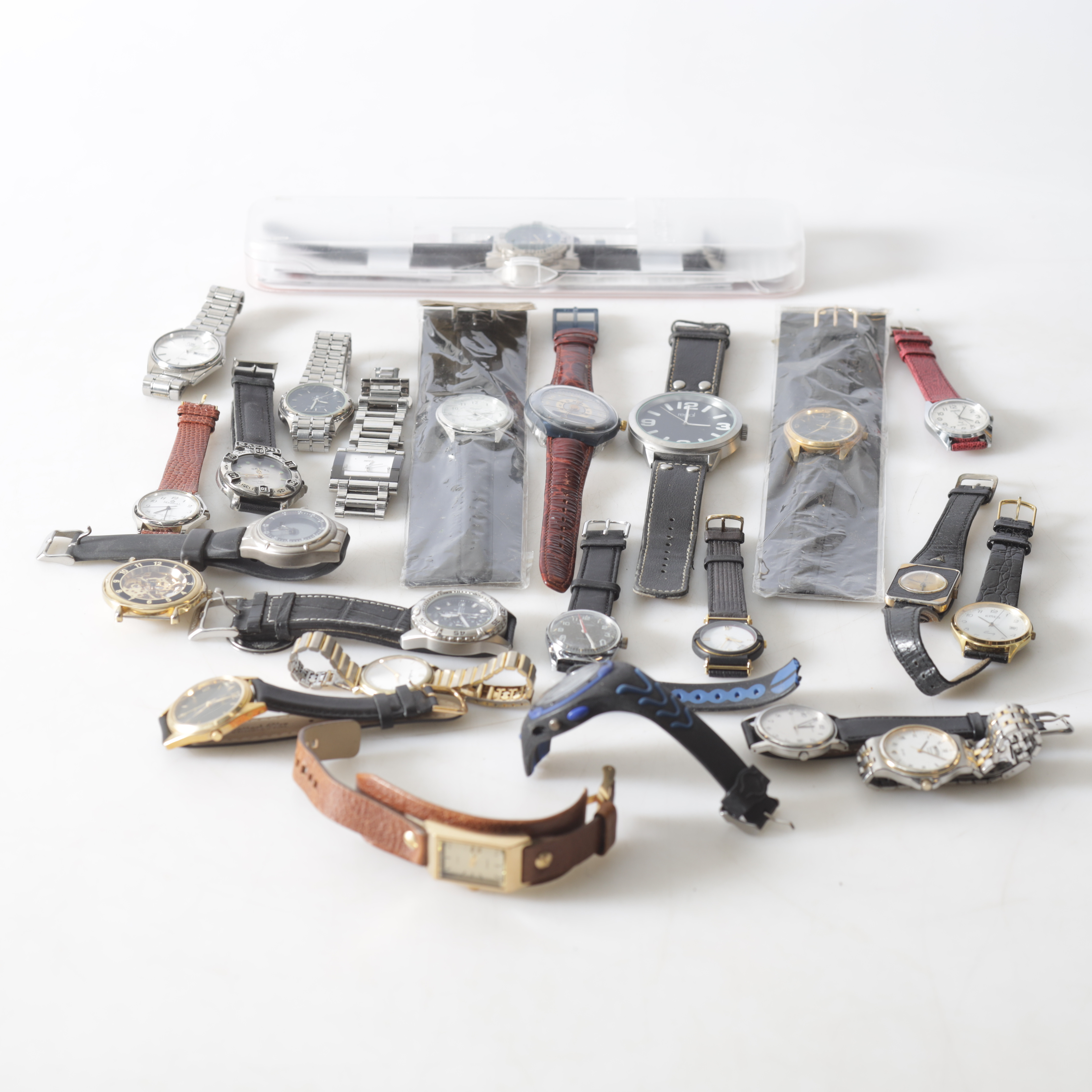 ARMBANDSUR, ca 24 st, bl.a. Swatch, Certina, 19/2000-tal.