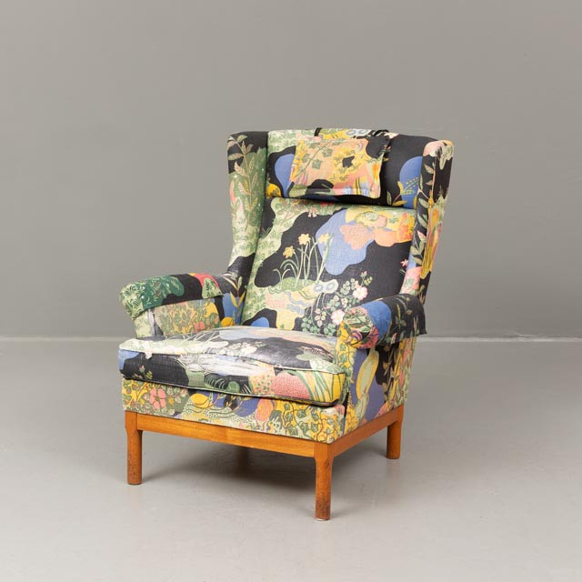 ÖRONLAPPSFÅTÖLJ, klädd i textil "Anakreon" av Josef Frank, KOCK Möbel AB, Malmö, 1900-tal.