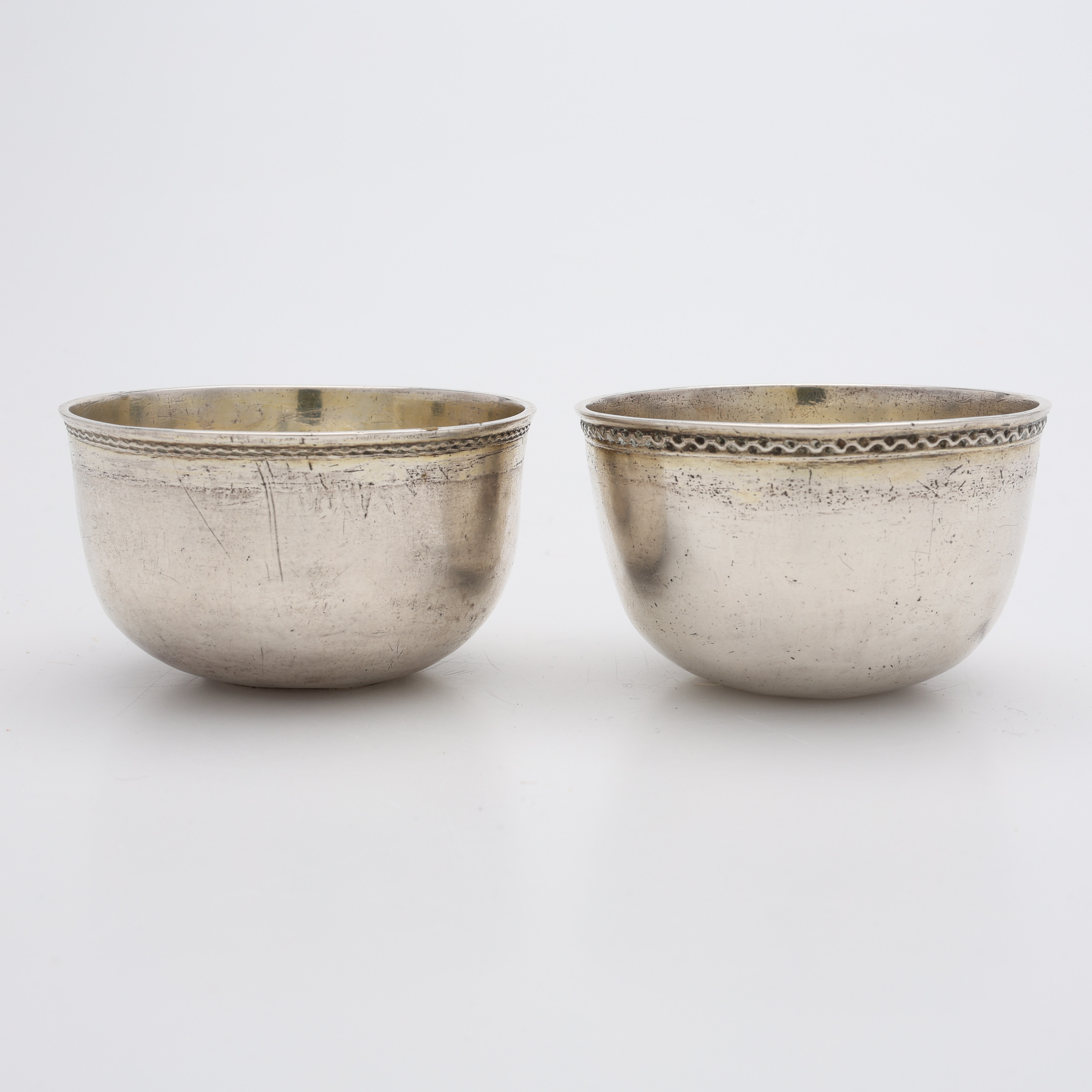 SUPKOPPAR/TUMLARE, TVÅ STYCKEN, SILVER, 1760-TAL.