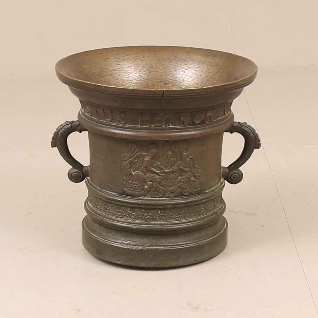 MORTEL, golvmodell, brons, daterad 1728.