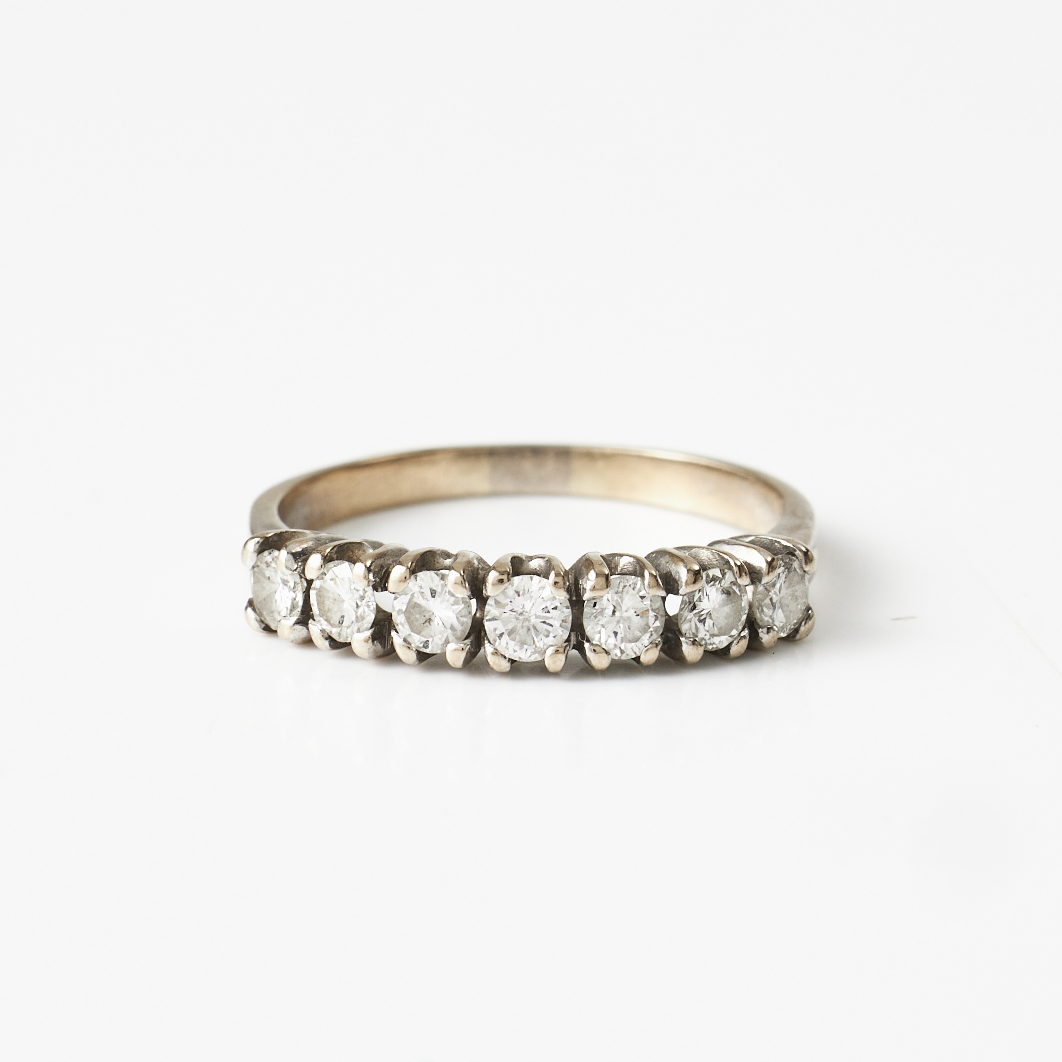 HALVALLIANSRING, 14 k rodierat vitguld, 7 briljanter totalt ca 0,56 ct., utländska stämplar.