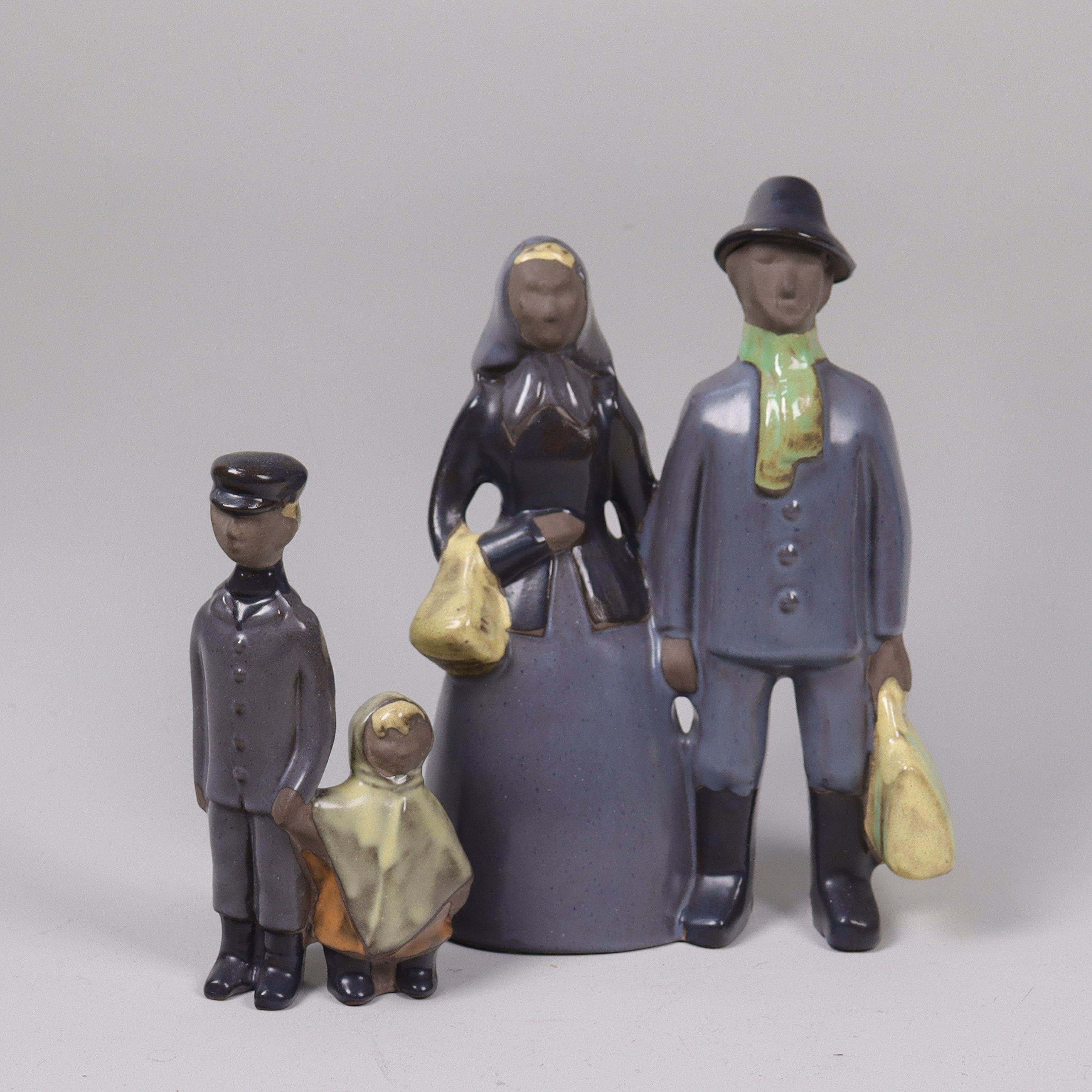 ELSI BOURELIUS. Jie, "Amerikafararna", figuriner, 2 st.