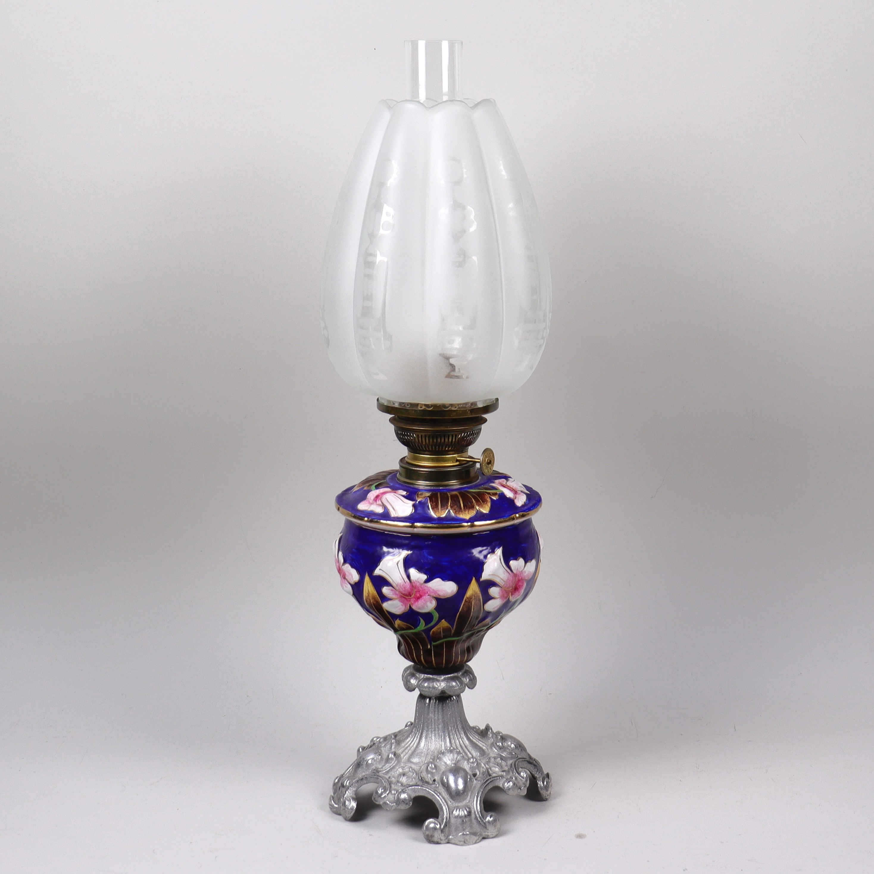 BORDSFOTOGENLAMPA, majolika, glas och zink, 1900-talets första hälft.