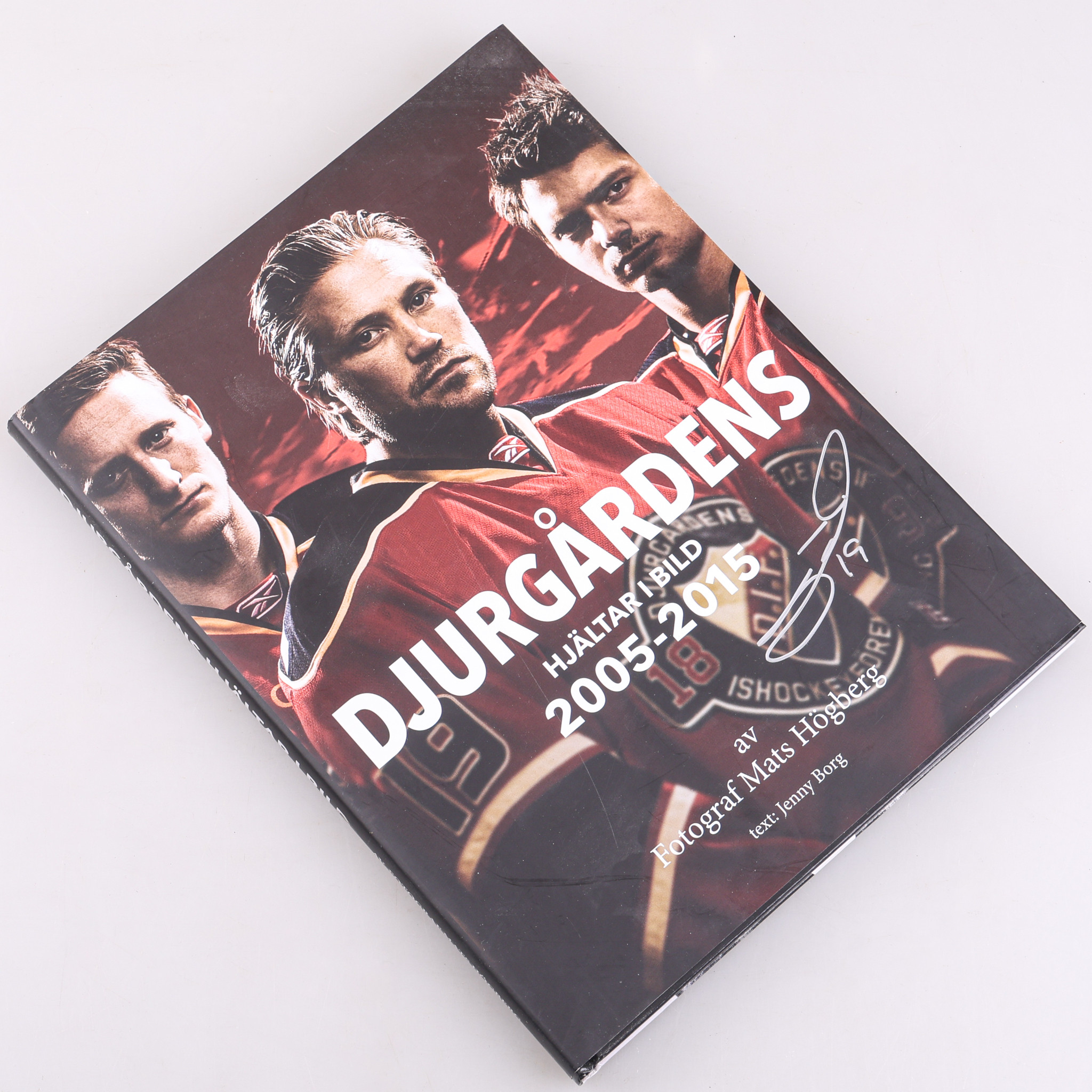 BOK, "Djurgårdens hjältar i bild 2005-1015", av Mats Högberg, med autografer.