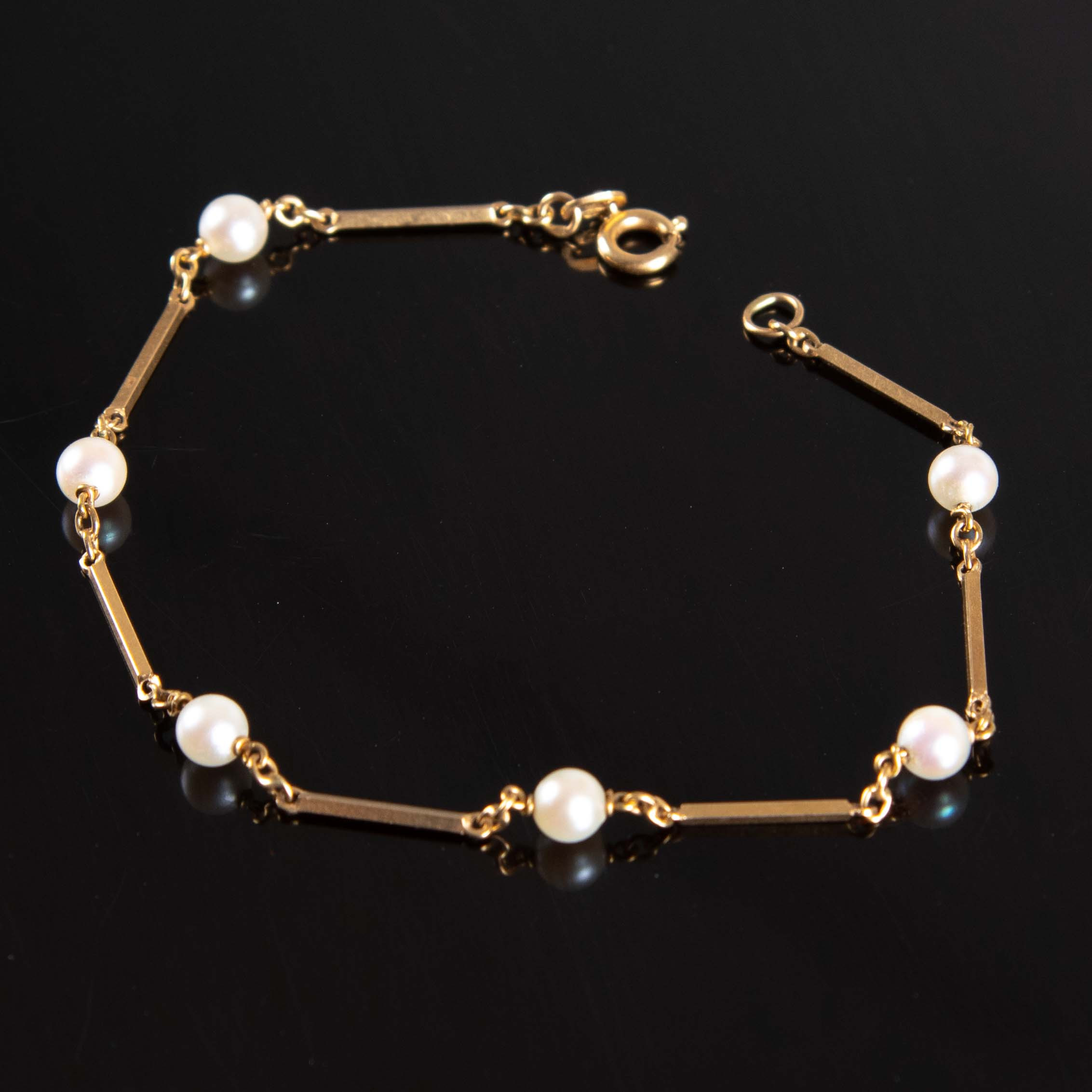 ARMBAND, 18k, guld, pärlor med stav, vikt ca 2,99.