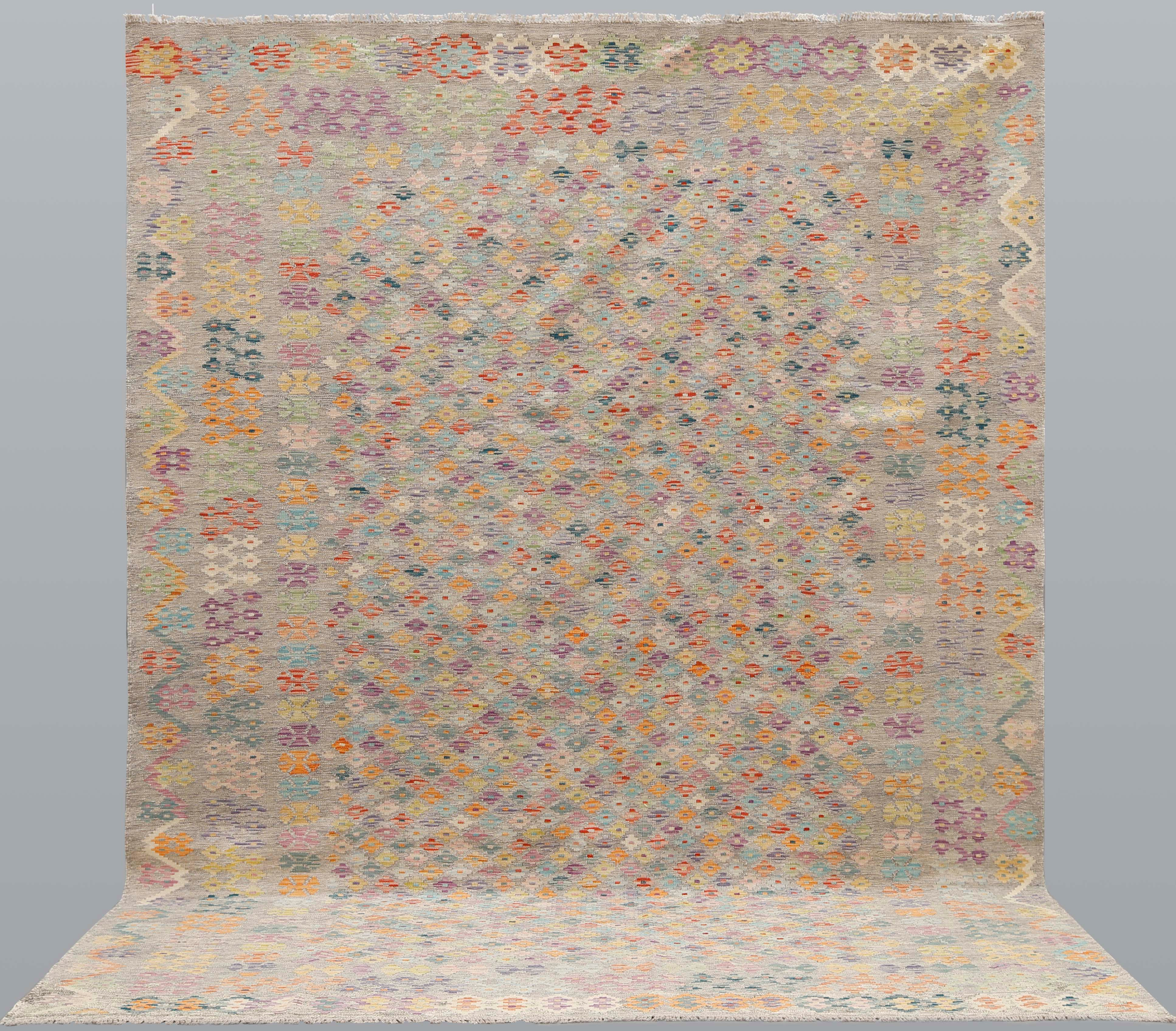 MATTA. Kelim klassisk design, 337 x 262 cm.