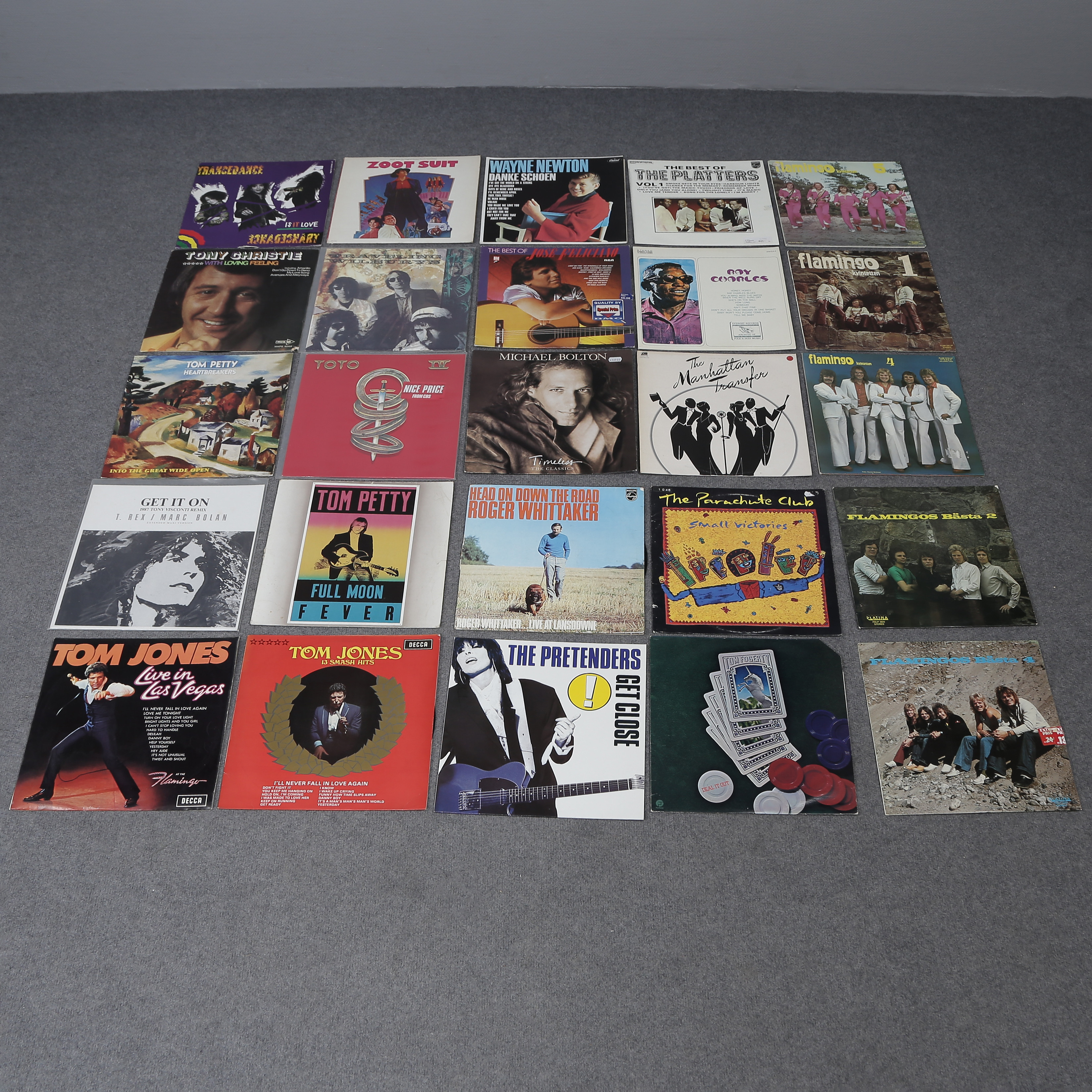 ÖVER 120 LP-SKIVOR, HOOTERS, BLÅLJUS, SMOKIE, TOTO, BJÖRN SKIFS, STEVIE WONDER, ROD STEWART, TOM JONES. M.FL.
