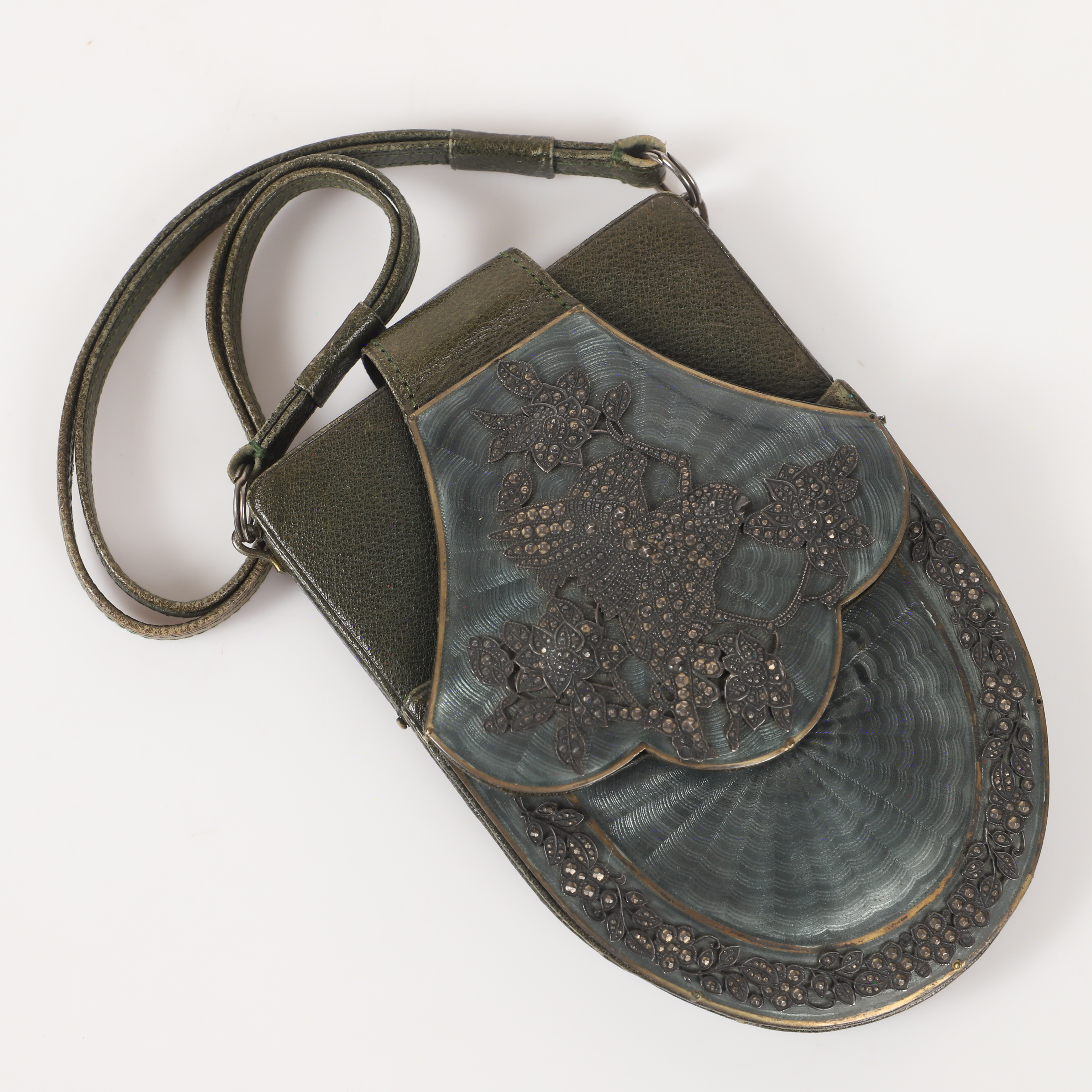 BÖRS, skinn med emalj/markasiter, 1800/tidigt 1900-tal.