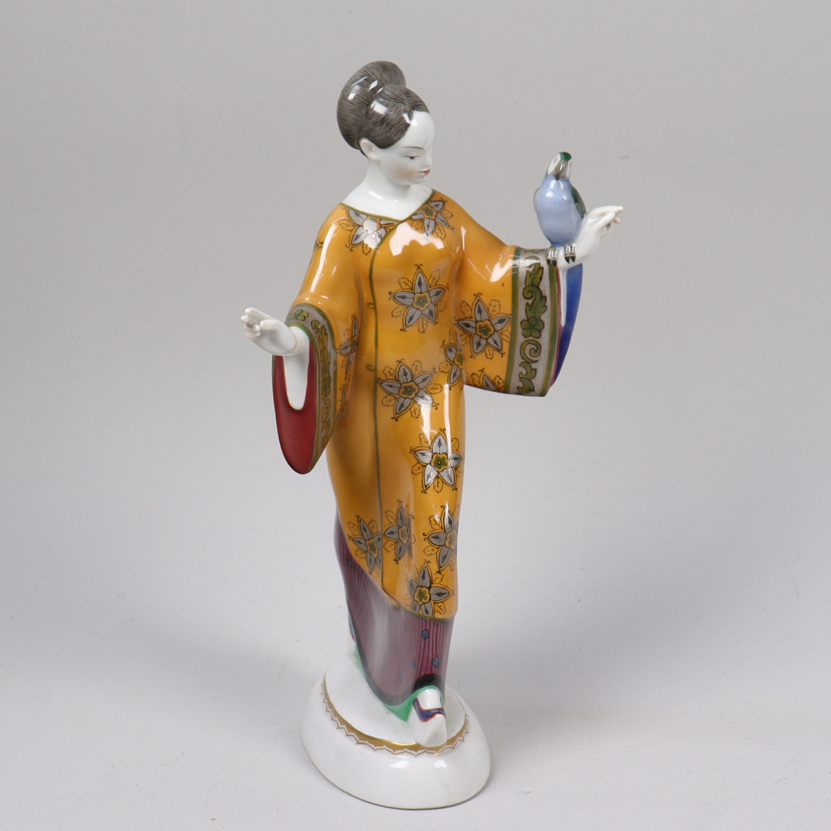 ADOLPH AMBERG. figurin, kvinnomodell med papegoja, KPM (Königliche Porzellan Manufaktur, Berlin), Tyskland, 1910-tal.