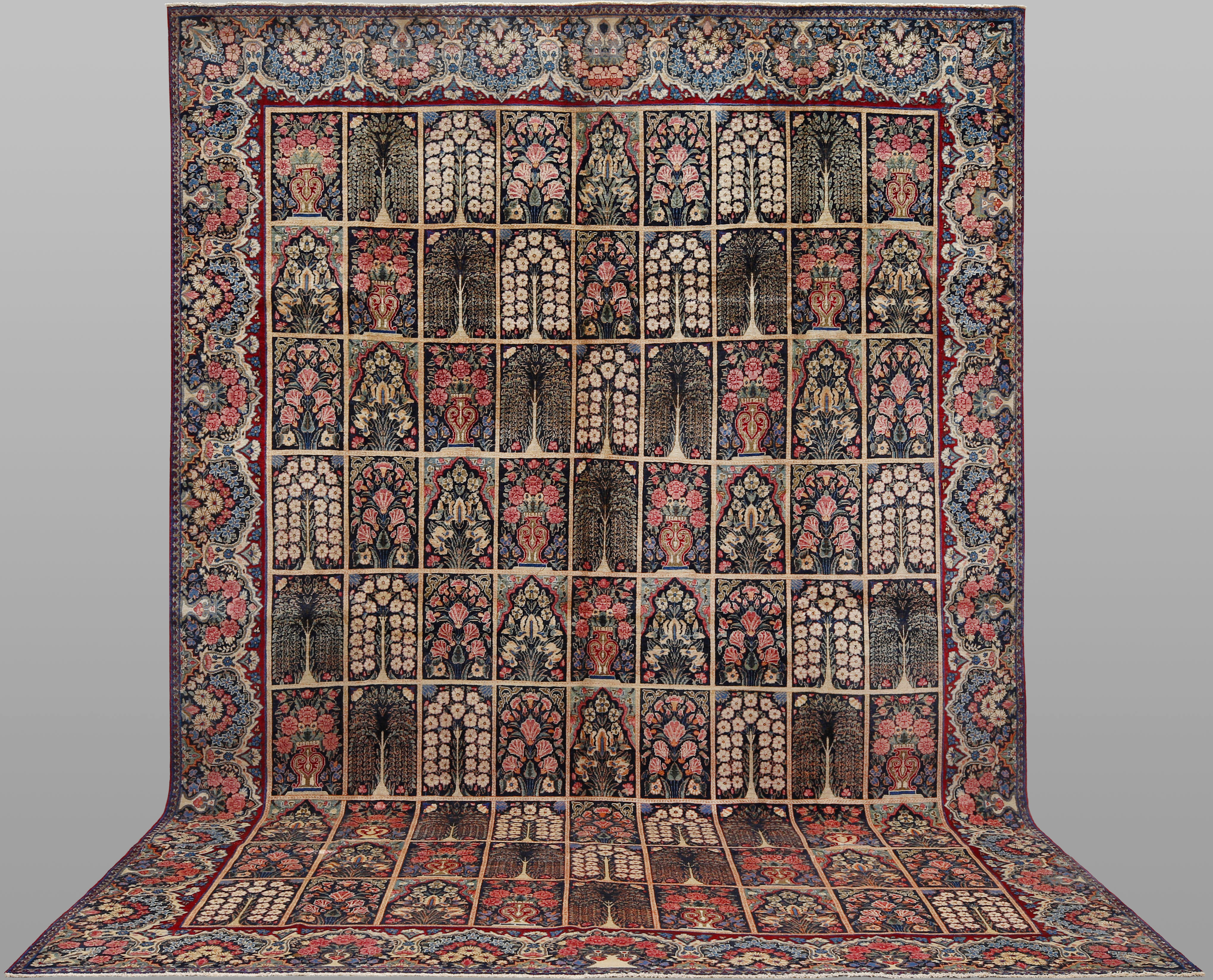 MATTA. Semiantik patinerad Saruk, Millefleur-trädgårdsmönster, 475 x 314 cm.
