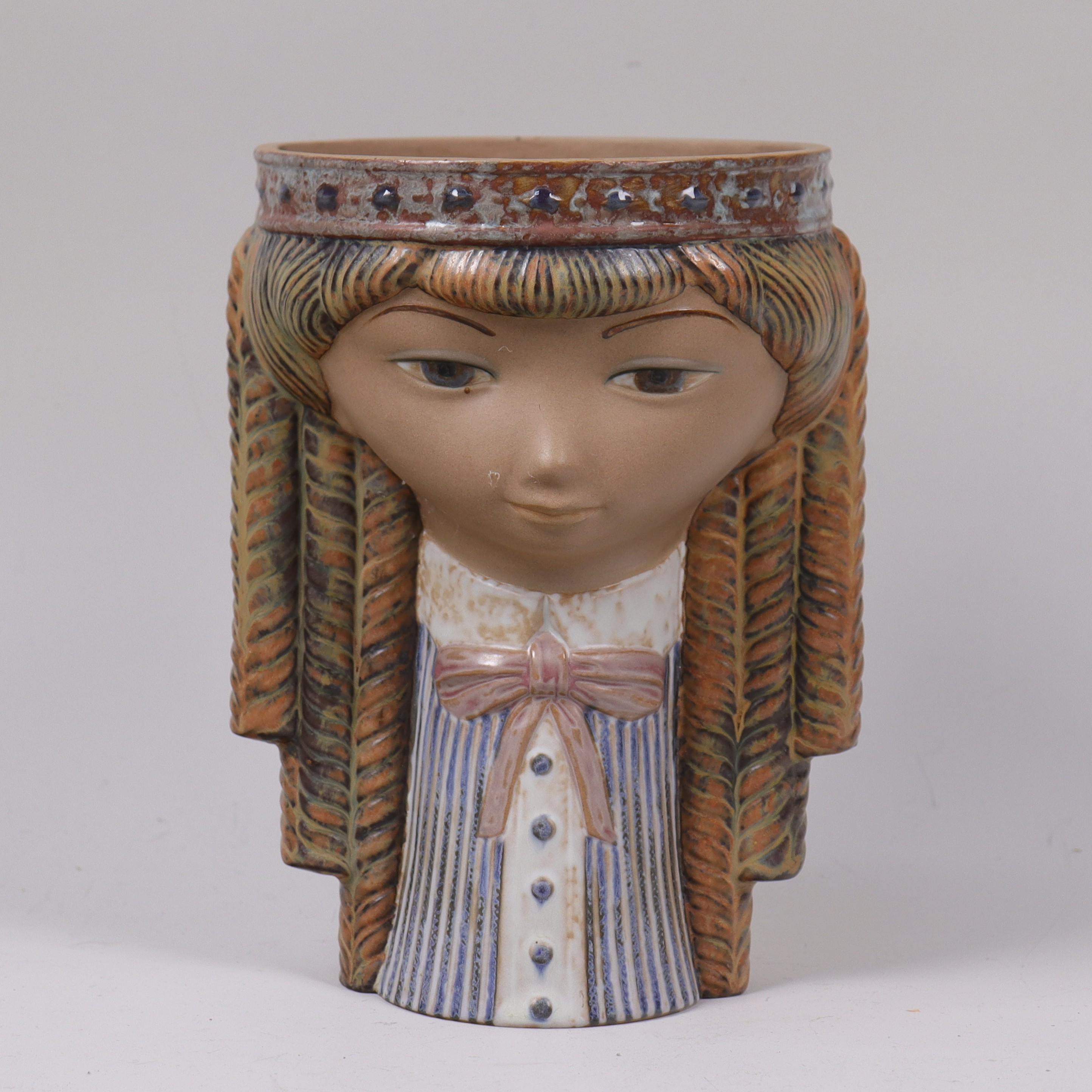 VINCENTE MARTINEZ. Lladro, Spanien, ytterfoder i form av flickhuvud, keramik.