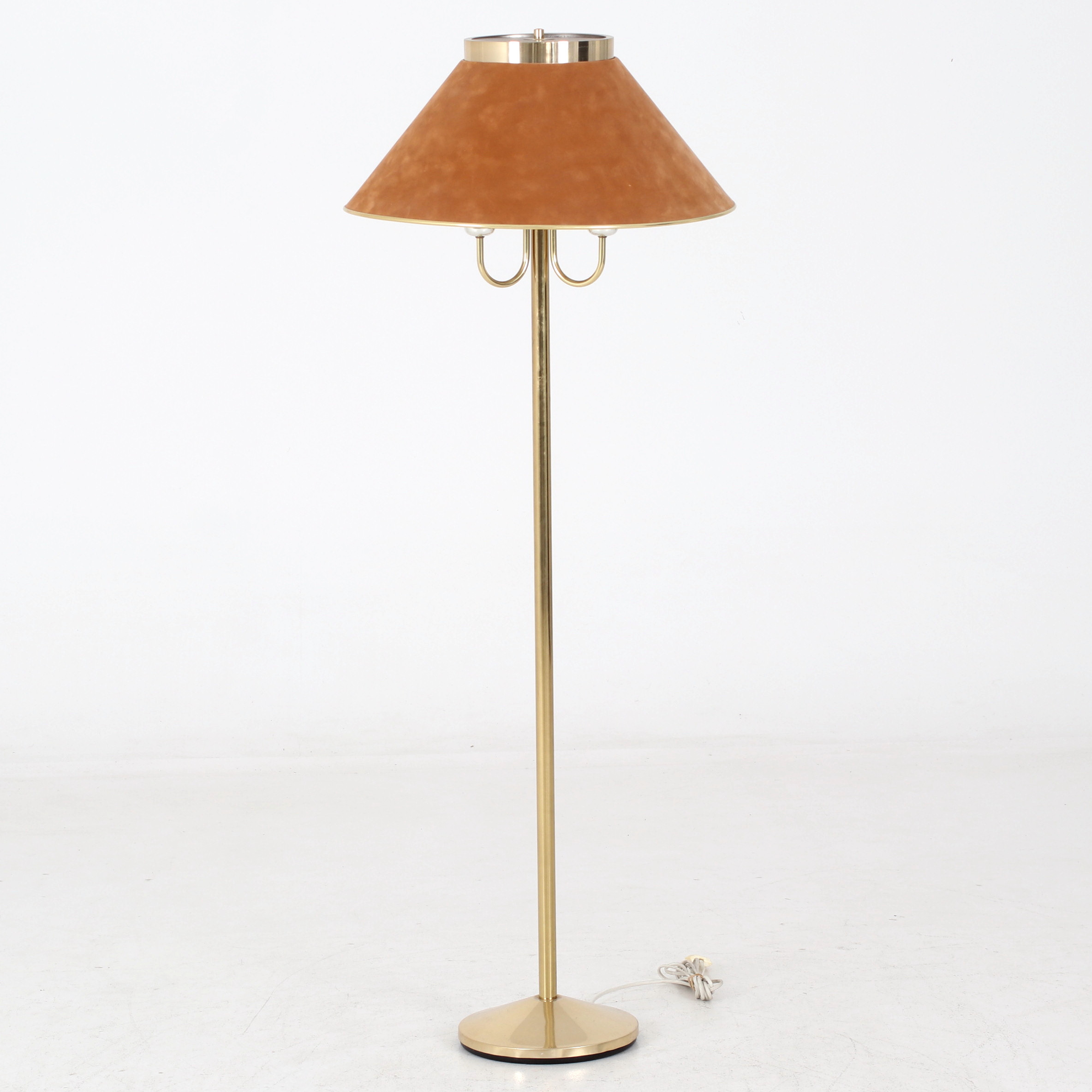 GOLVLAMPA, gulmetall, Nafa. 19/2000-tal.