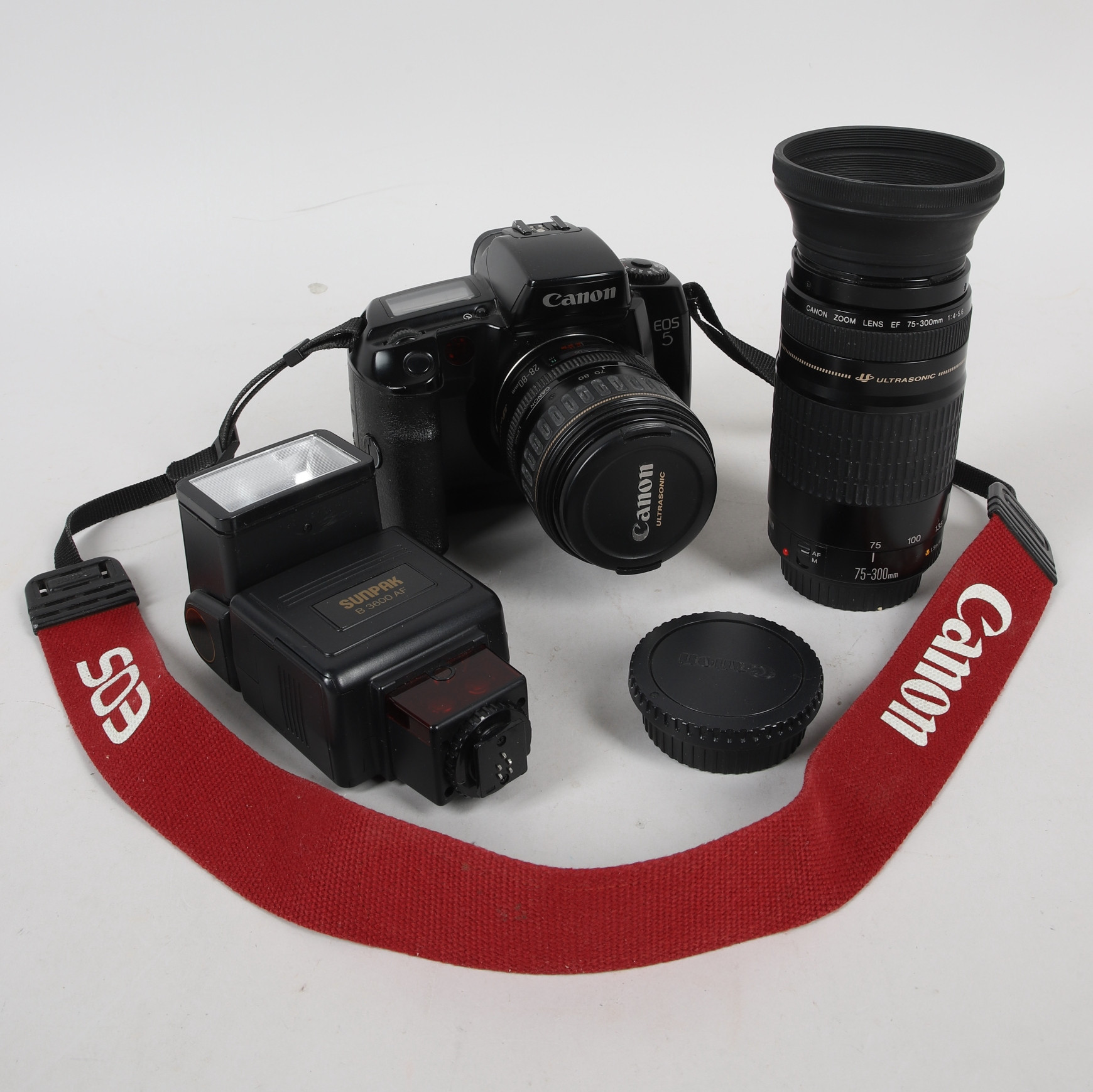 ANALOG SYSTEMKAMERA, Canon EOS5, med objektiv.