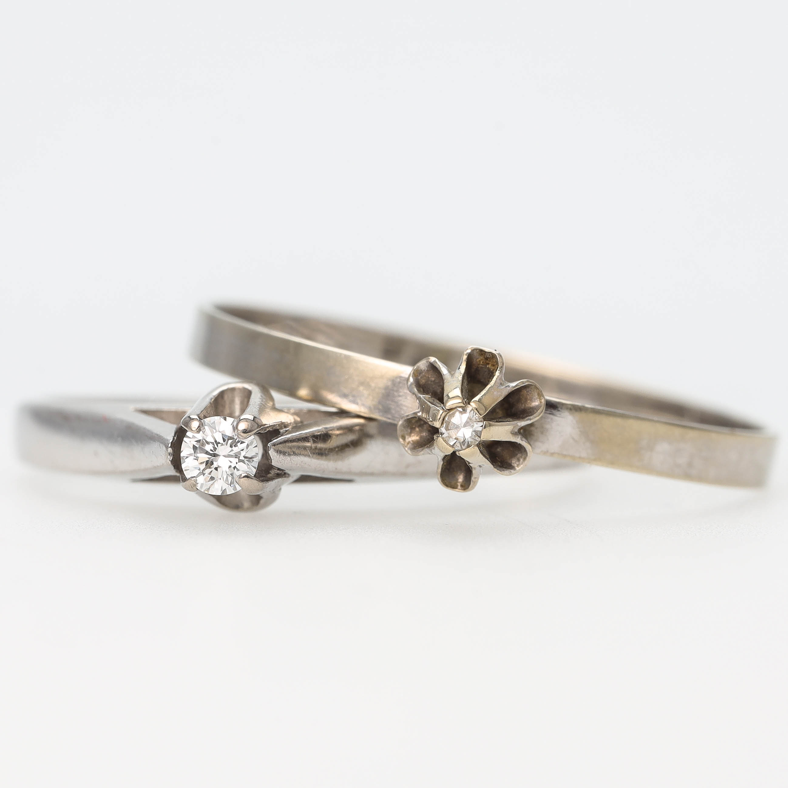 RINGAR, 2 st, 18 k vitguld, diamanter.