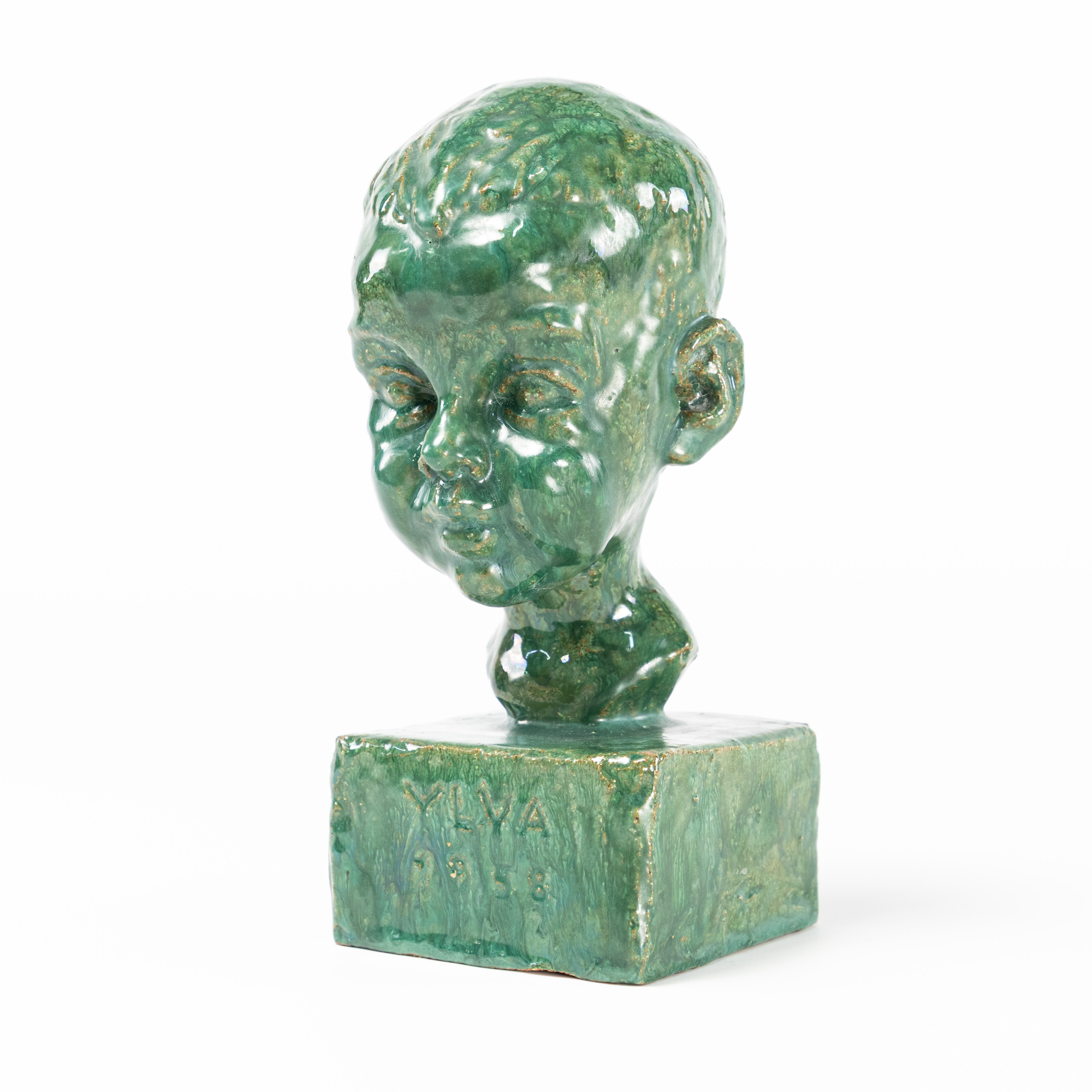 NILS OLSSON. Skulptur, "Ylva", glaserat lergods, signerad.