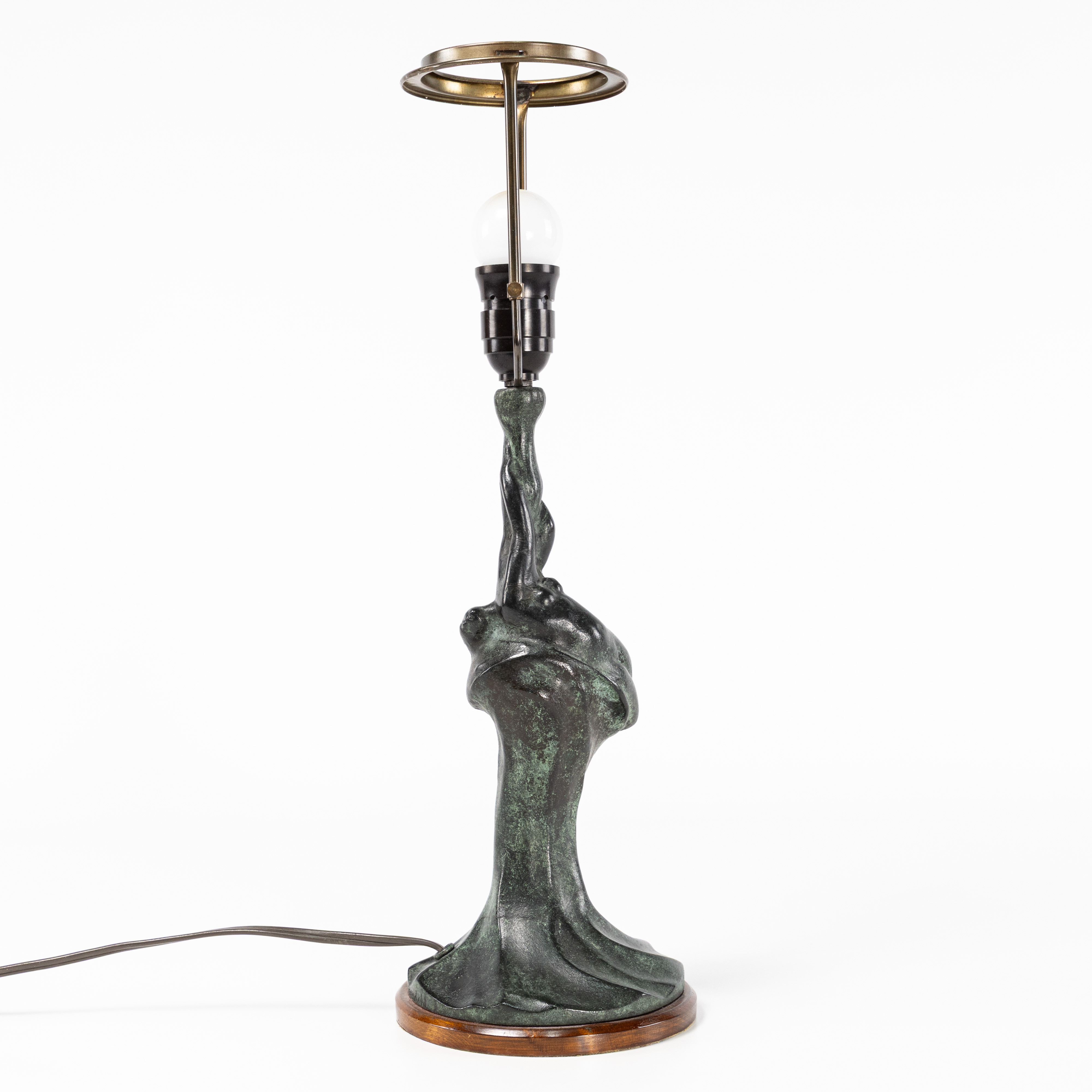 BORDSLAMPA. Jugend, patinerad metall.