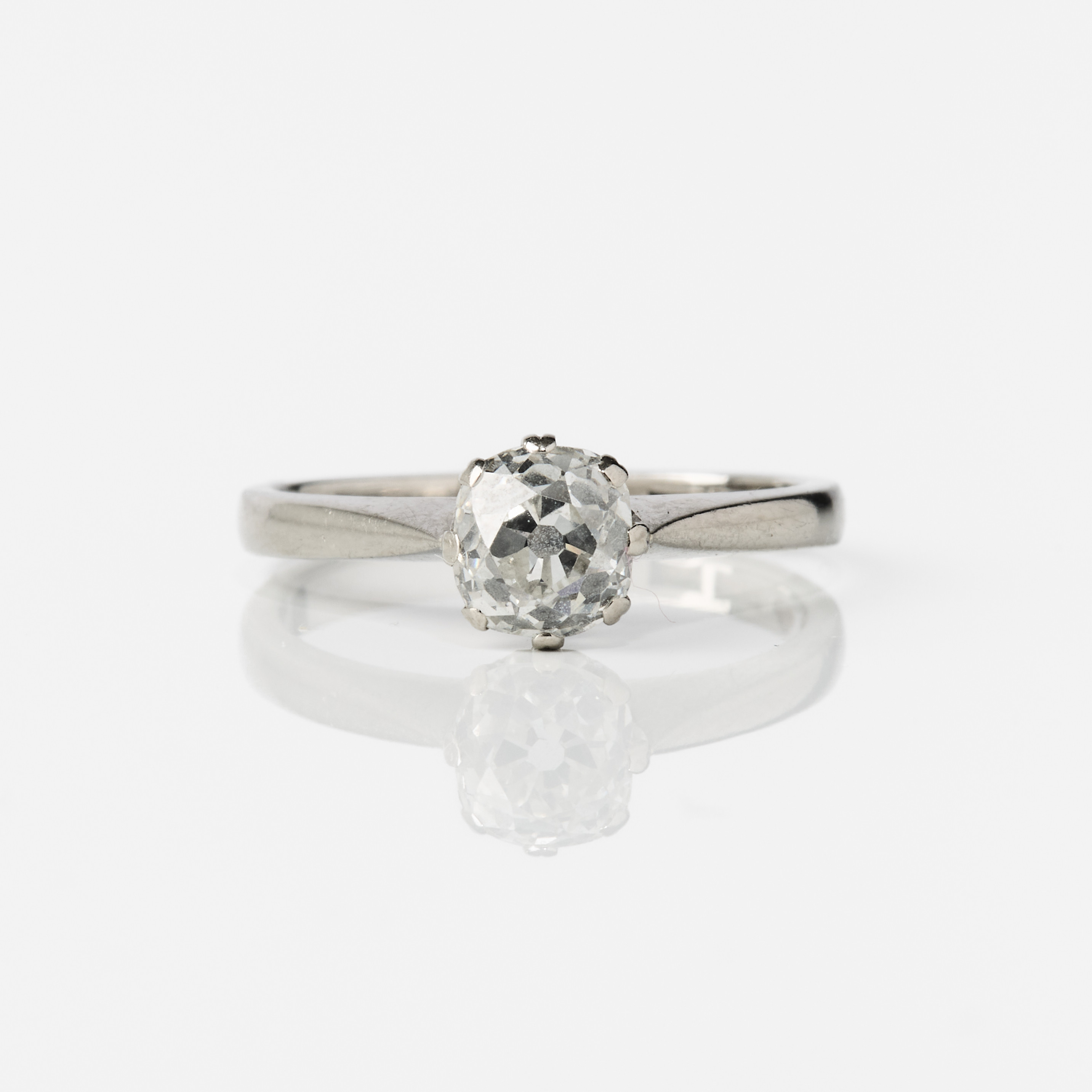 ENSTENSRING, 18K vitguld med en diamant, Stockholm 1962.