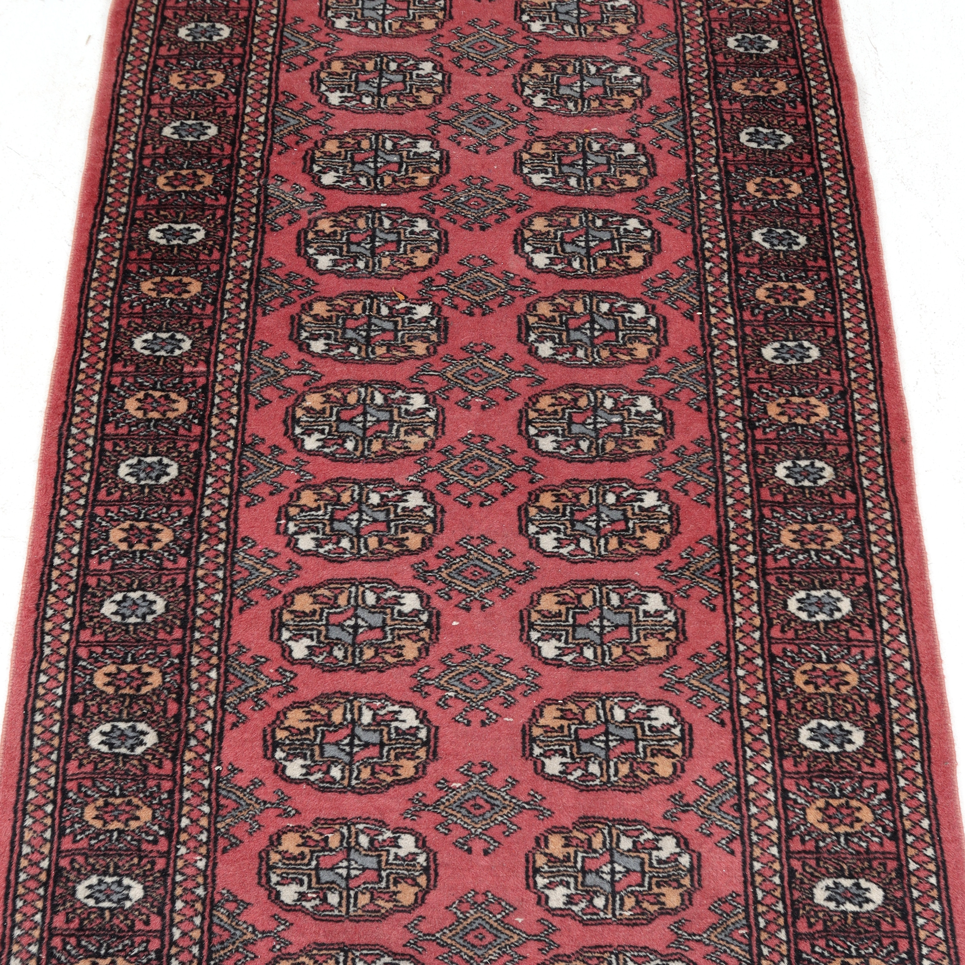 GALLERIMATTA, Bokhara, Pakistan. 300 x 83 cm.
