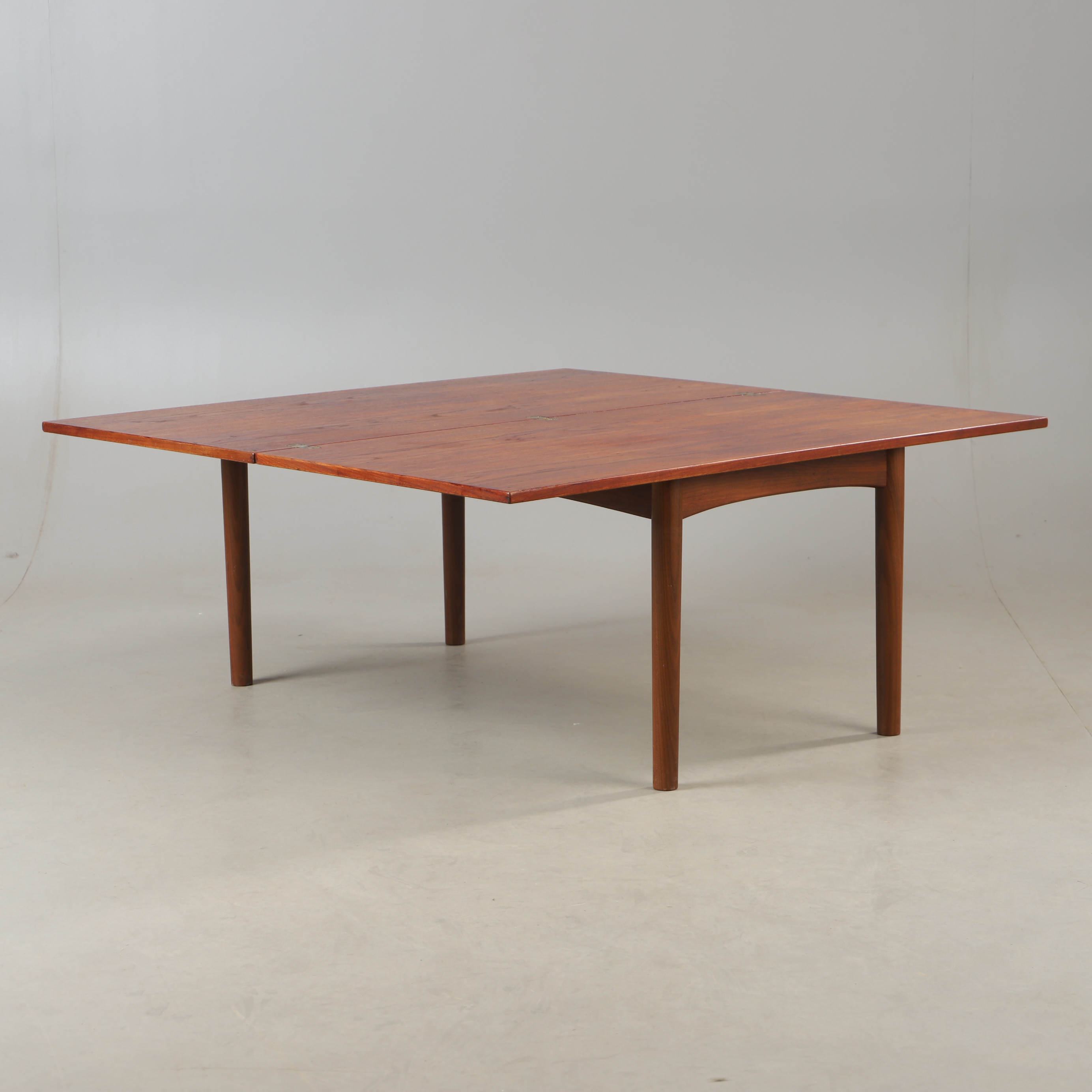 HANS OLSEN. Soffbord, "Multi", teak, Frem Røjle, Danmark.