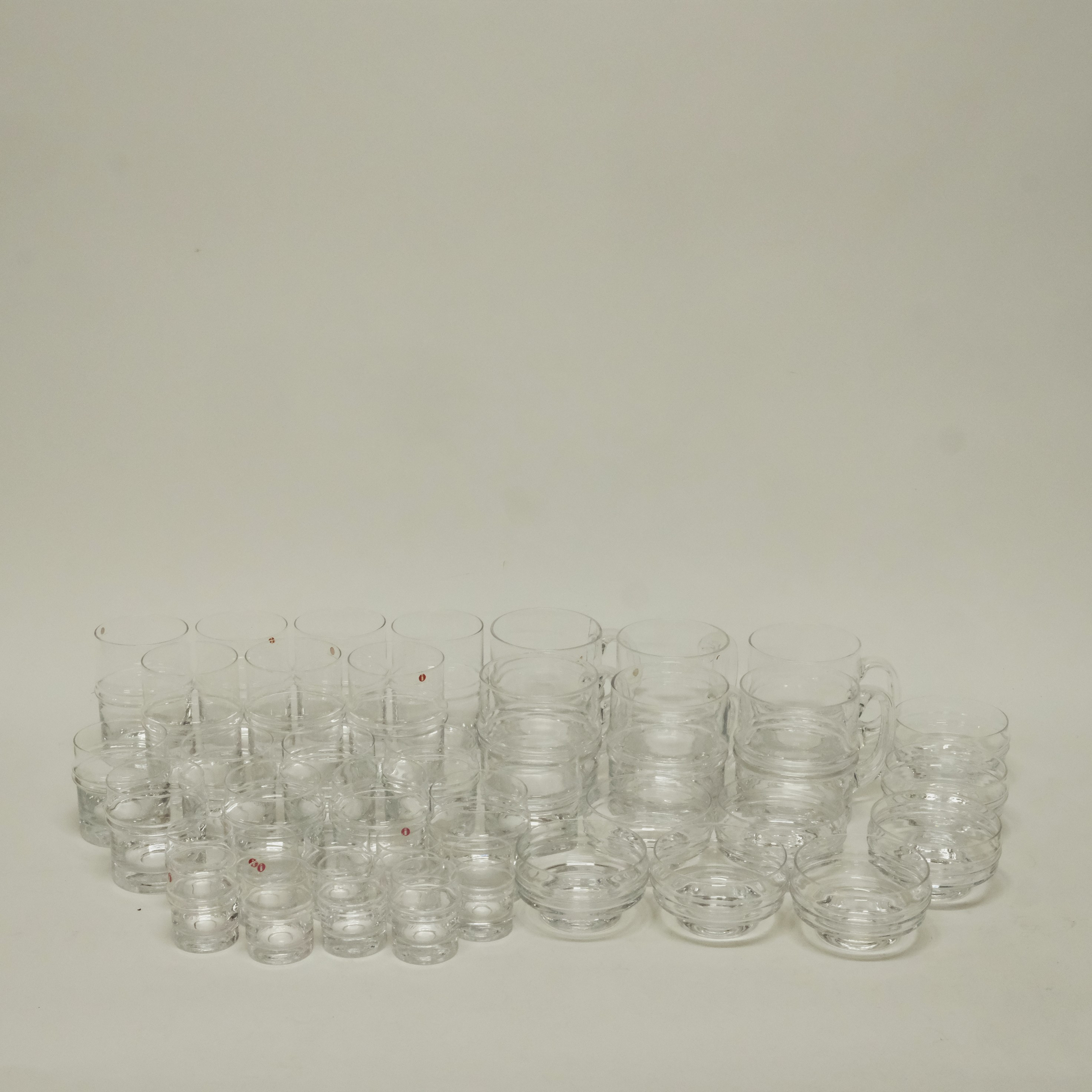 TIMO SARPANEVA. IITTALA. GLASSERVISDELAR. "DROPPRING".