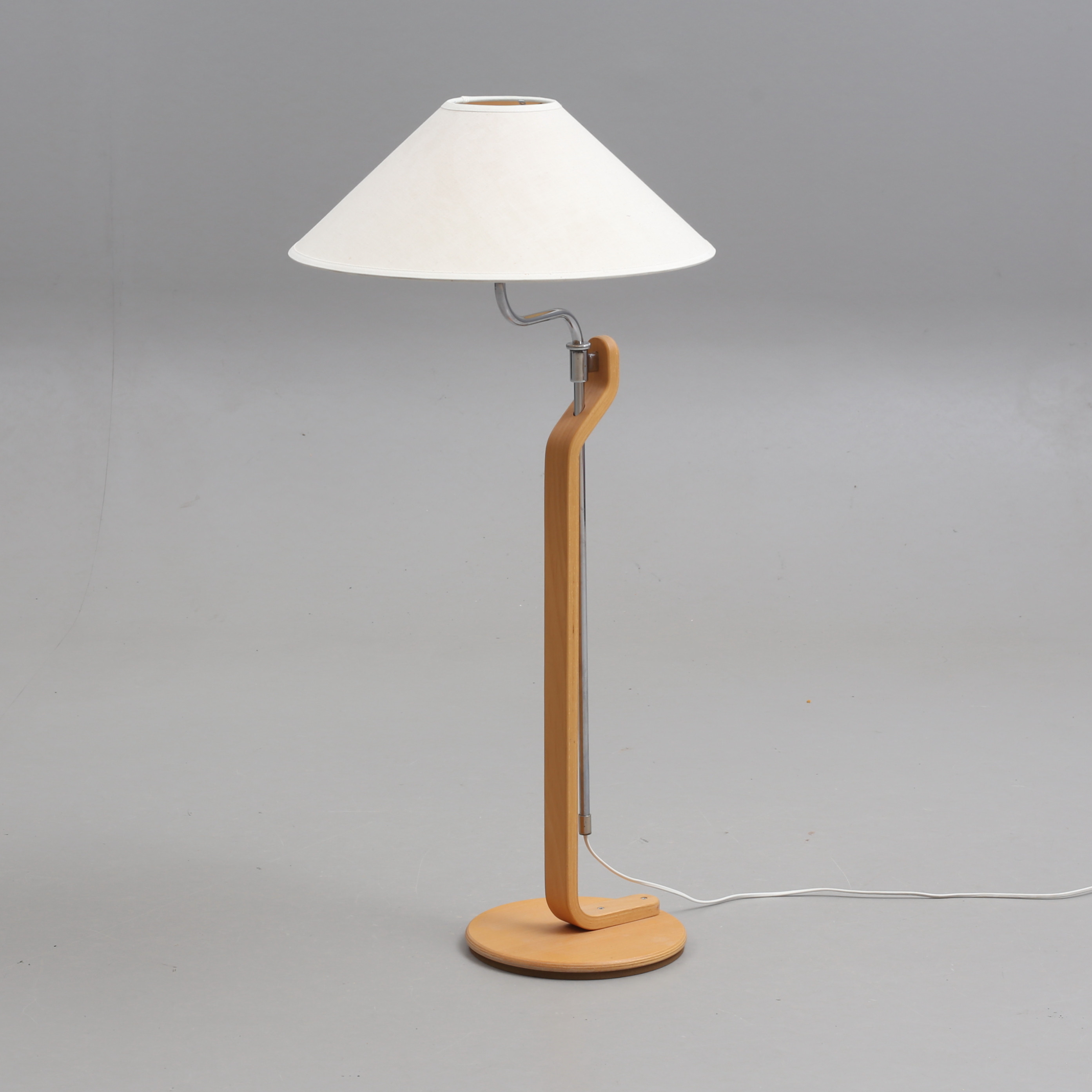 LARS BESSFELT. GOLVLAMPA, "Grevie", Ateljé Lyktan, 1900-talets andra hälft.