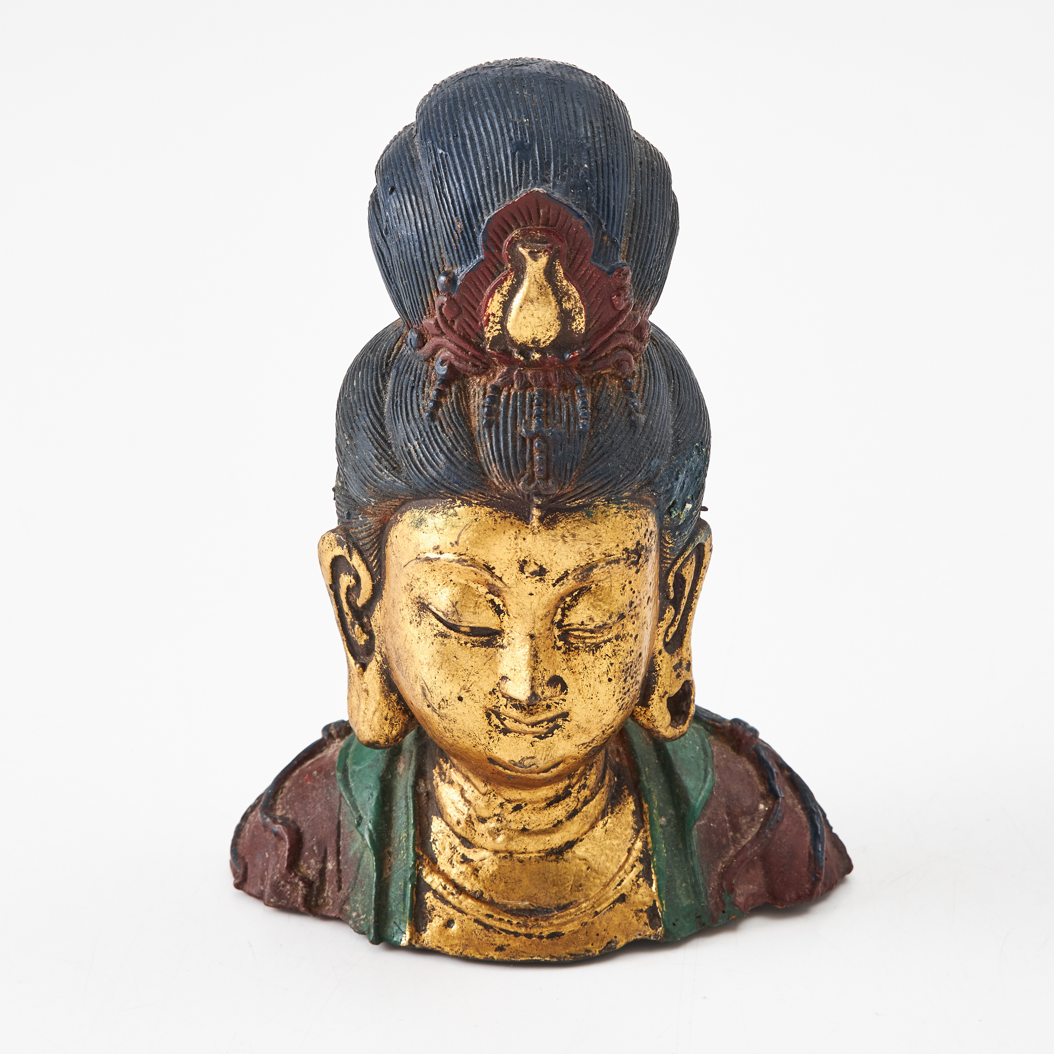 SKULPTUR, bemålad metall, Asien, i form av Guanyinhuvud, 1900-tal.