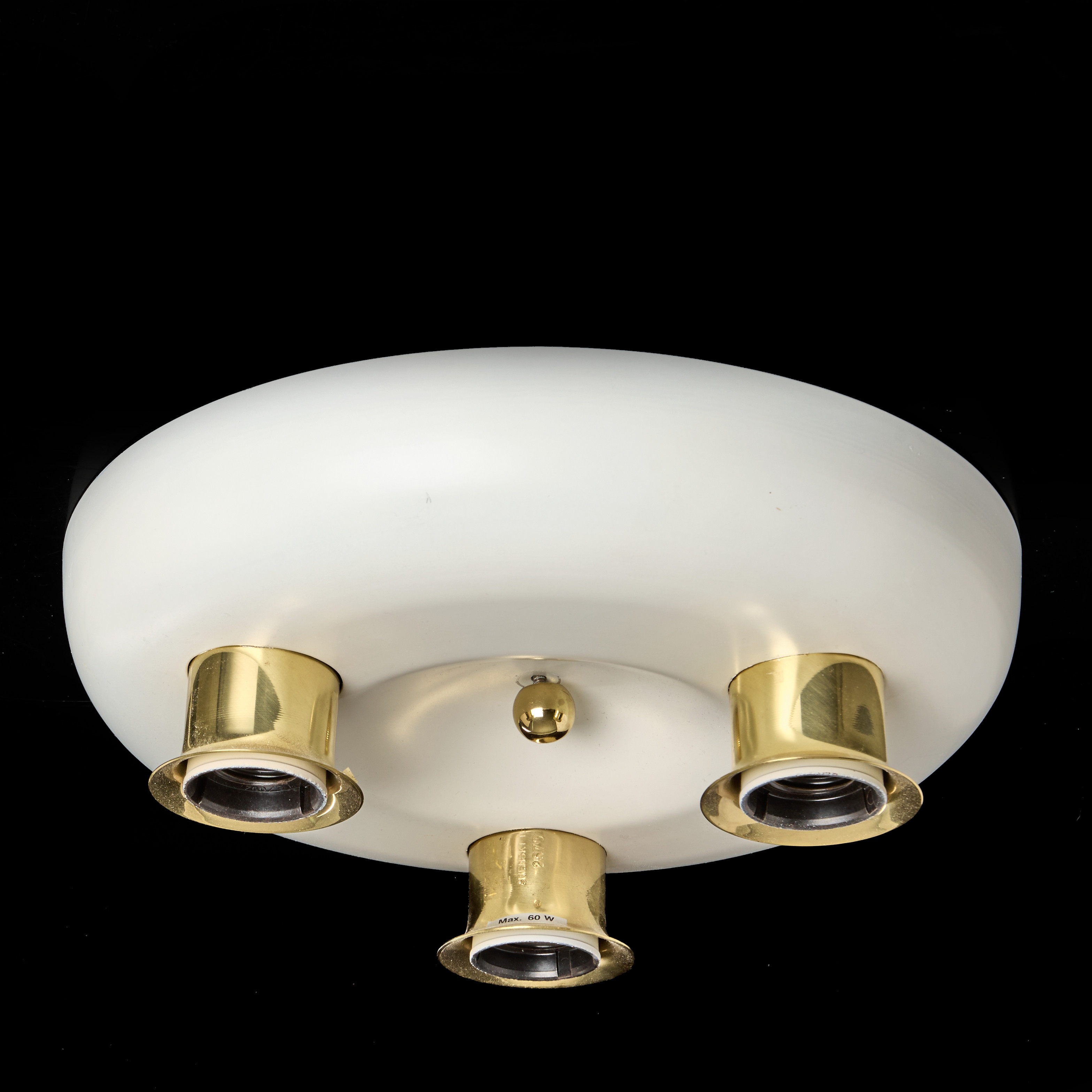 JOSEF FRANK (SVERIGE, 1885–1967). Taklampa, 3 ljuspunkter, Firma Svenskt Tenn, modell 2570, mässing, vitmålad metall.