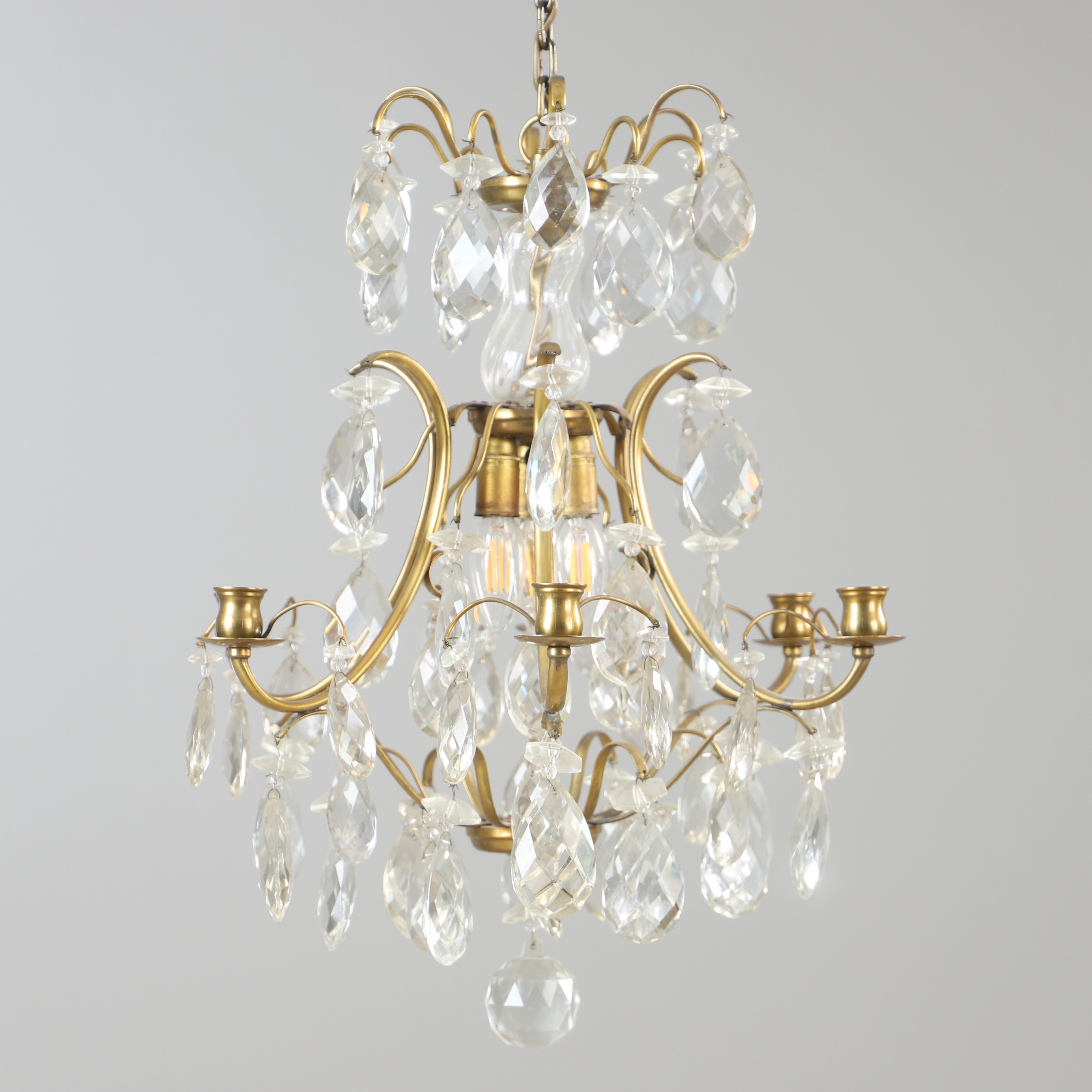 LJUSKRONA, 6-armad, mässing med prismor, barockstil.