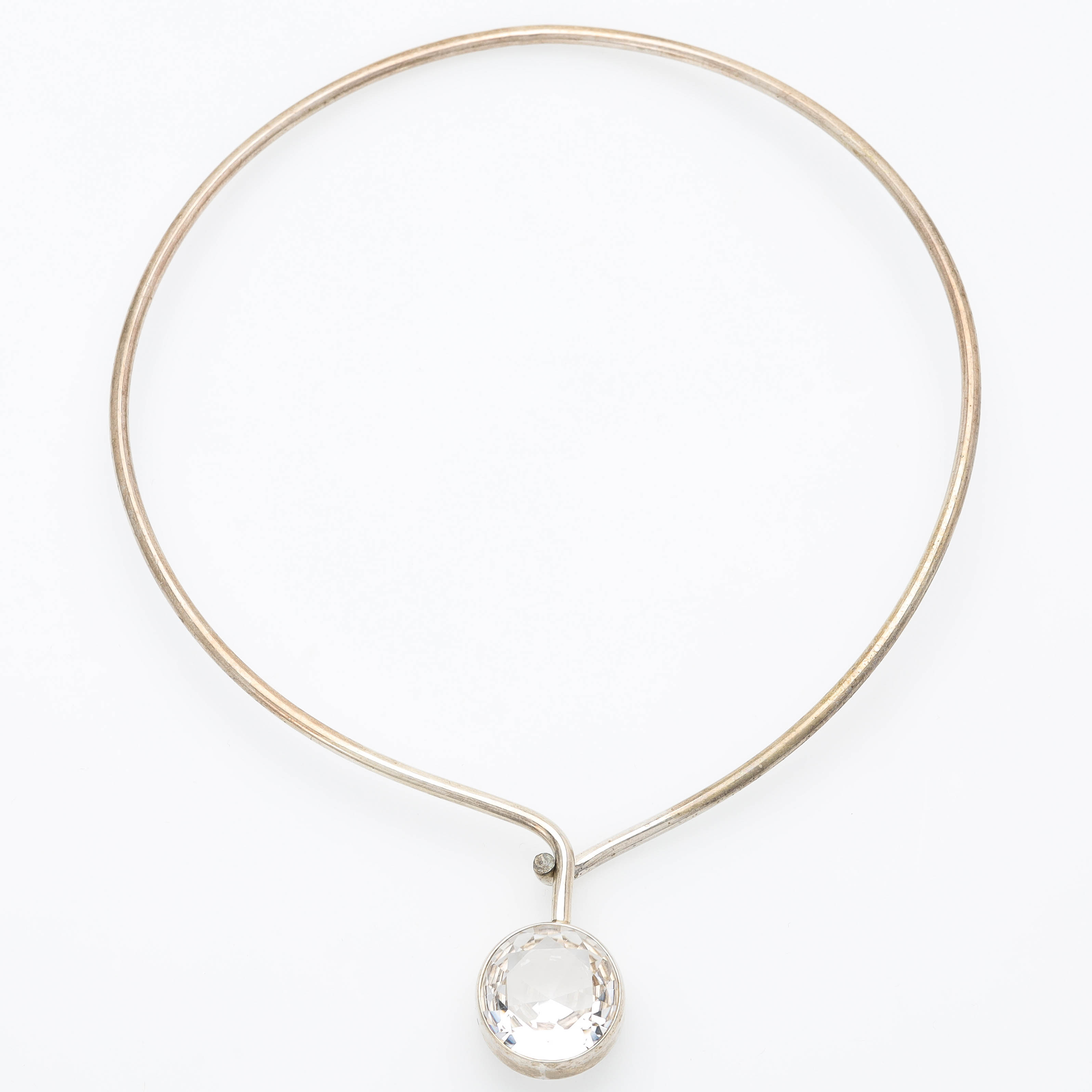 COLLIER, silver och bergkristall, handgjord, Ge-Kå Kaplan, Stockholm 1975.