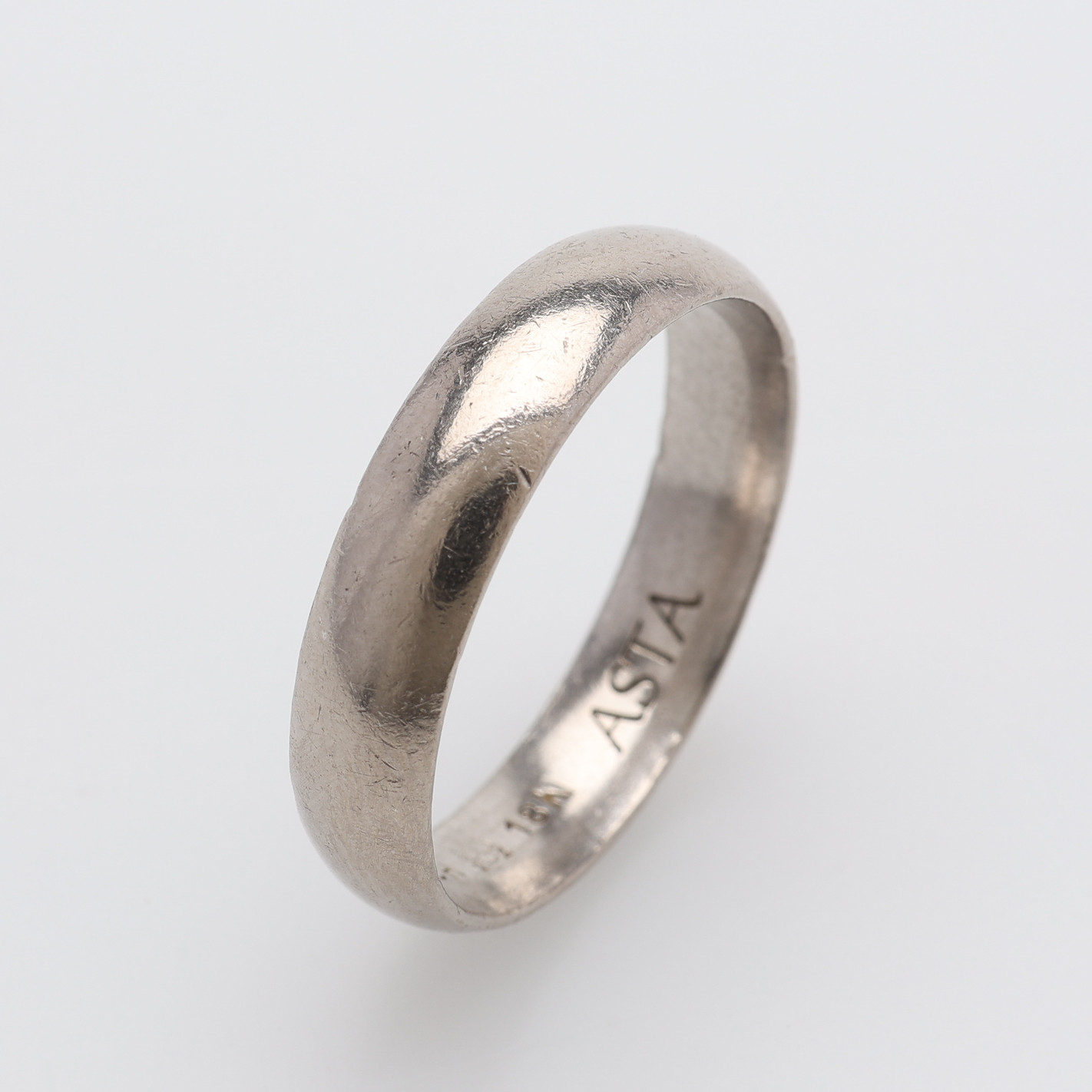 RING, 18K VITGULD, VIKT CA 5,8 GRAM.