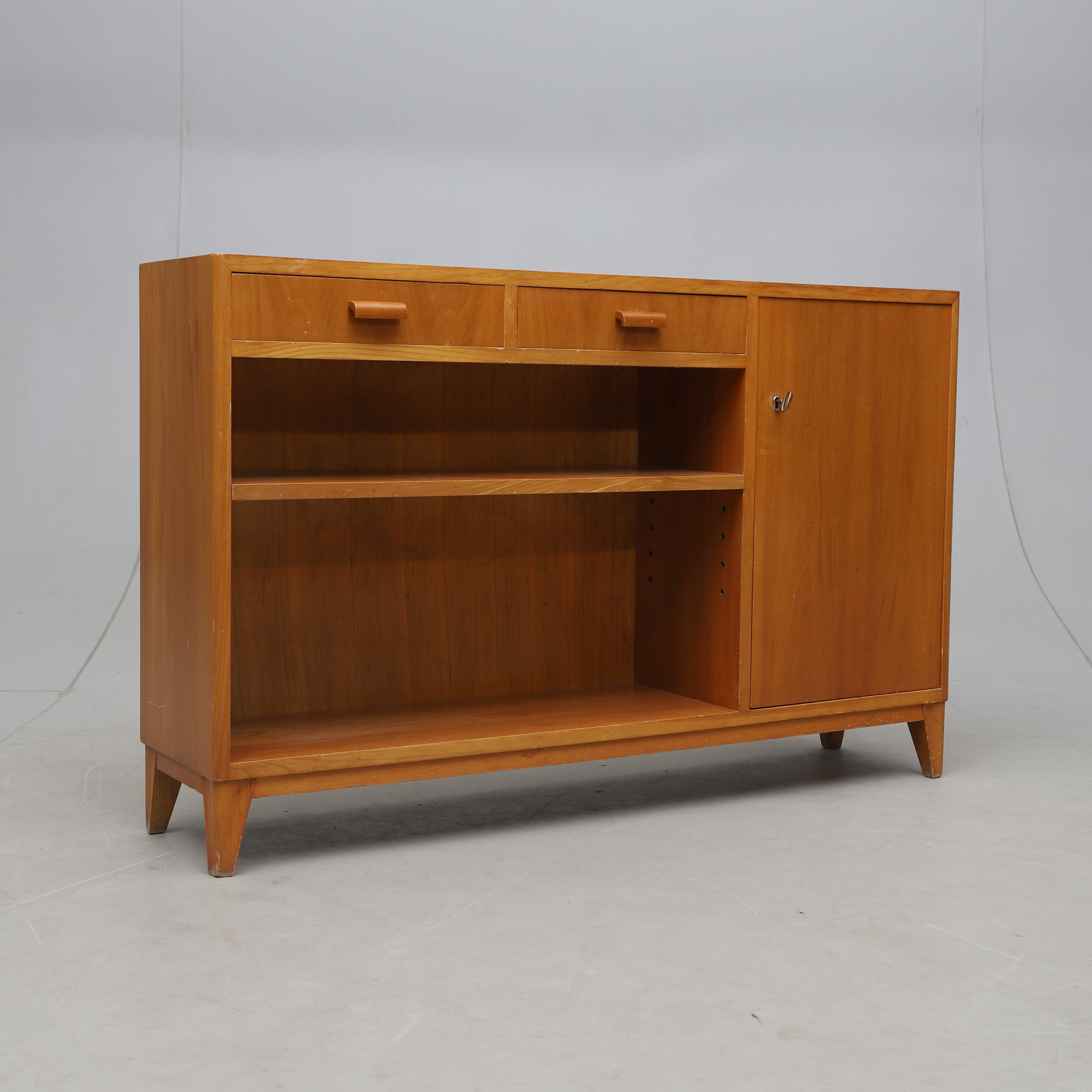 BOKHYLLA MED SKÅP, alm, Swedish modern, 1930/40-tal.