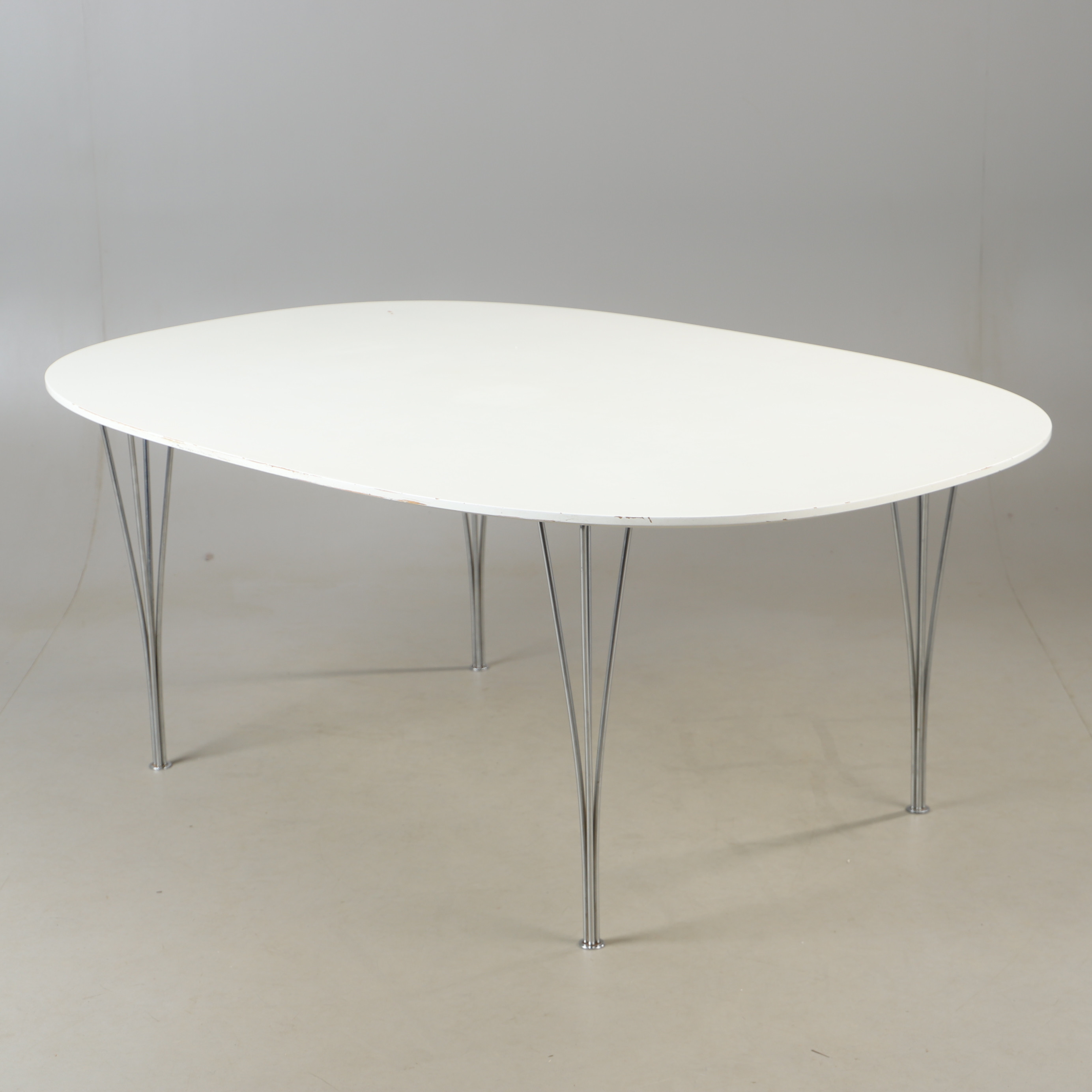 BRUNO MATHSSON & PIET HEIN. Troligvits. Bord, "Superellips" Fritz Hansen Danmark.