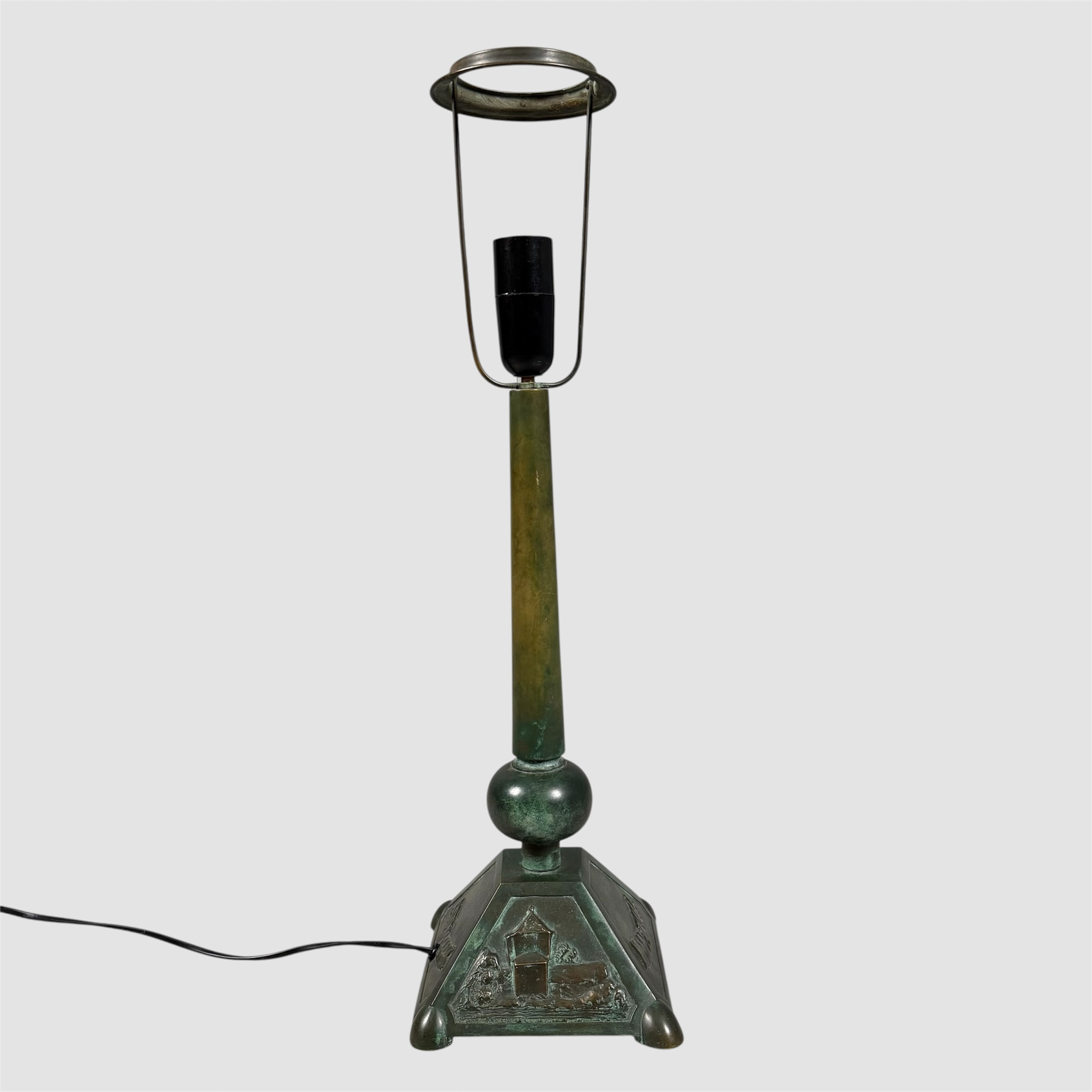 LAMPFOT, 1900-talets andra kvartal, brons.