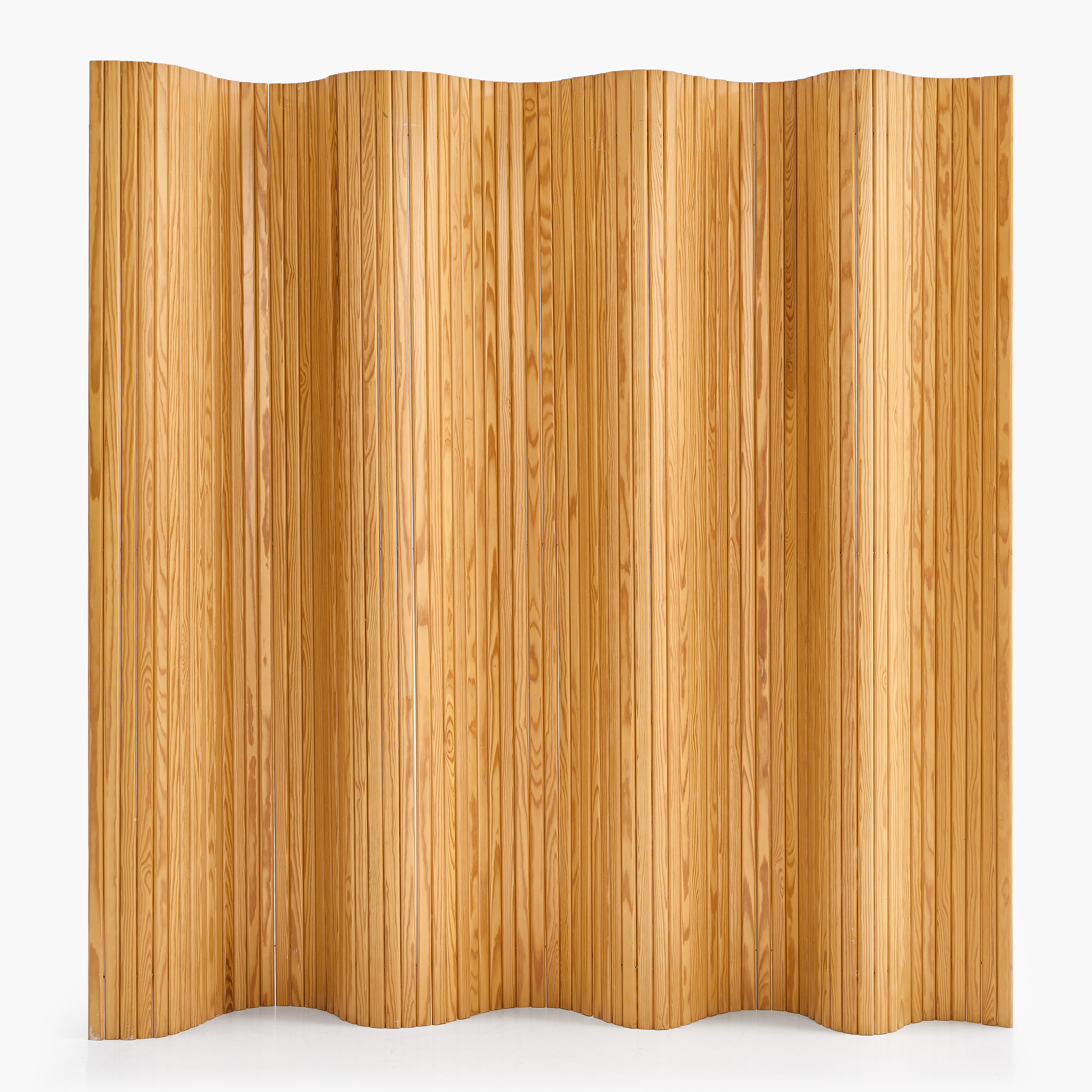 ALVAR AALTO (FINLAND, 1898–1976). Vikskärm, modellnummer 100, Artek, Finland, furu.