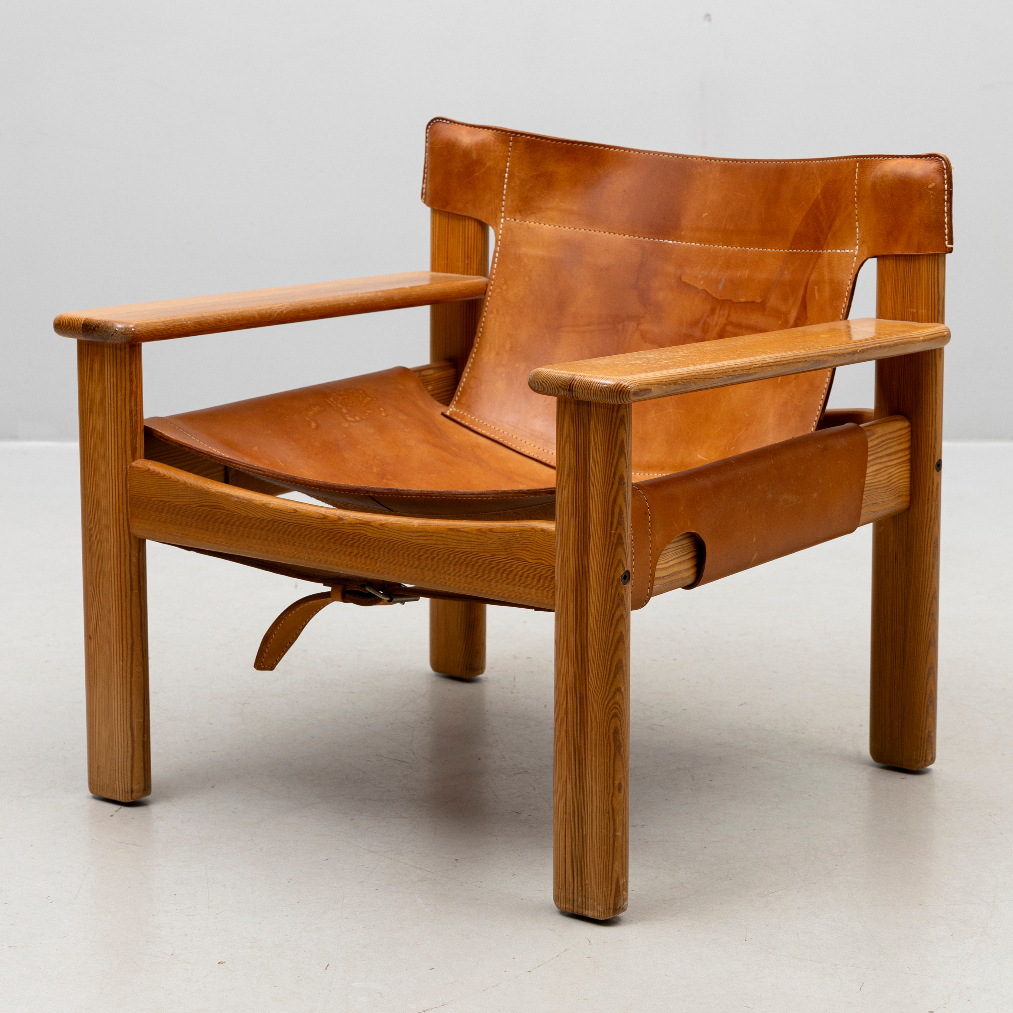 KARIN MOBRING. Fåtölj, "Natura", furu, skinnklädsel, för IKEA, 1970-tal.