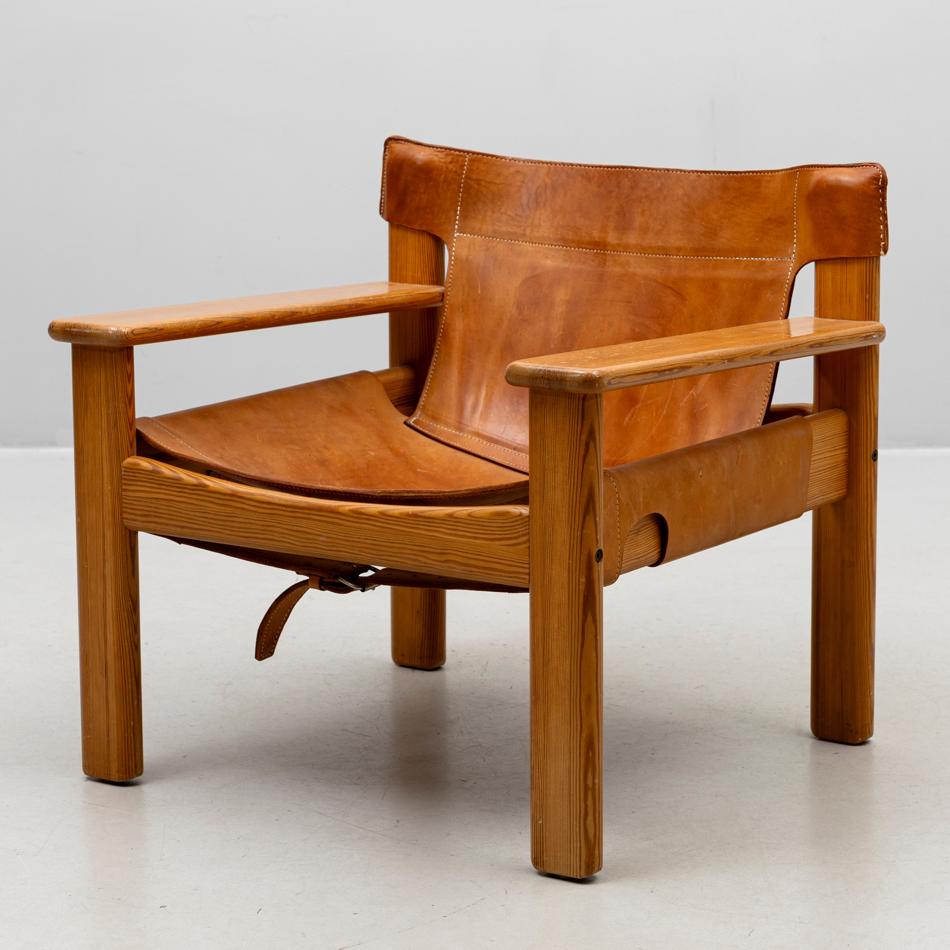 KARIN MOBRING. Fåtölj, "Natura", furu, skinnklädsel, för IKEA, 1970-tal.