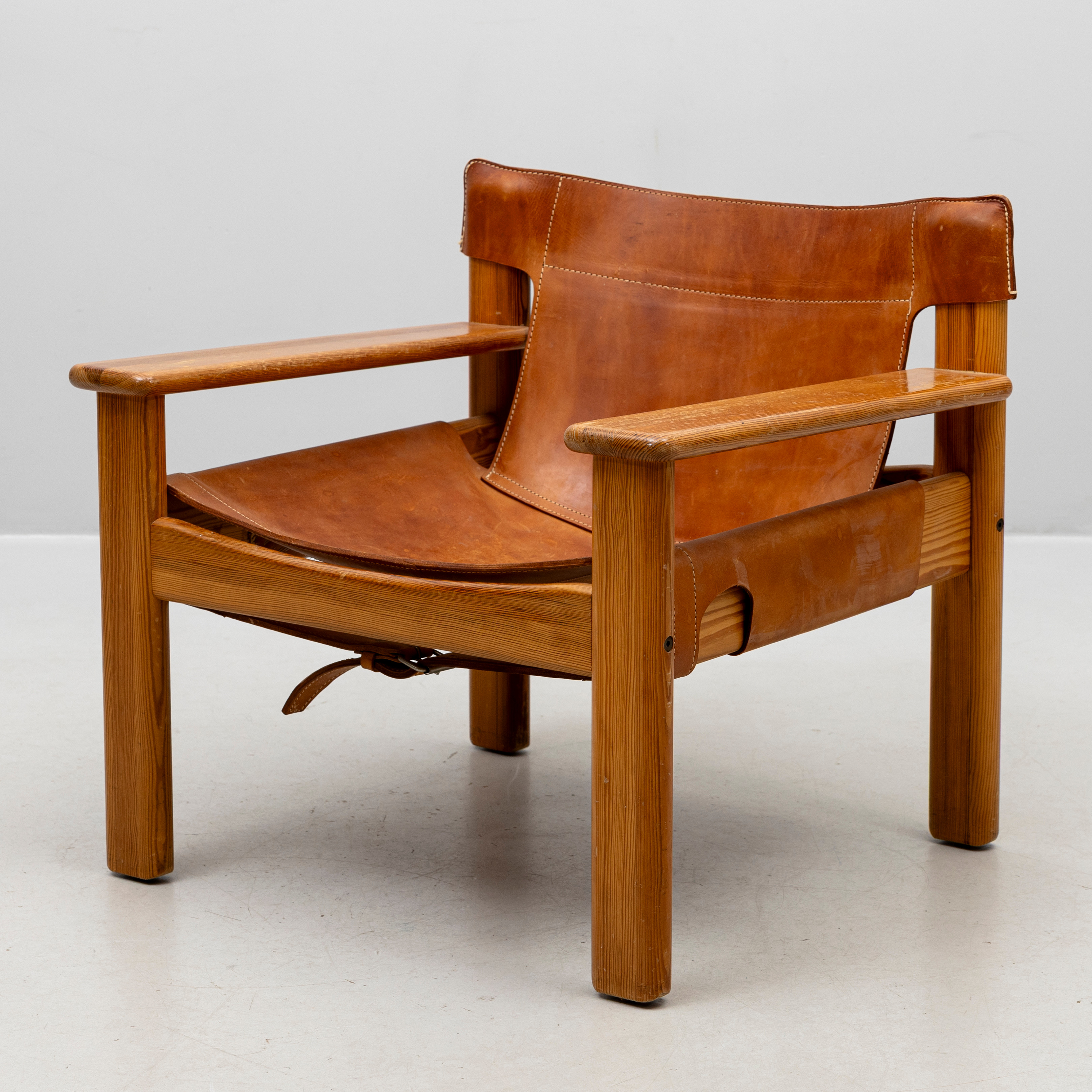 KARIN MOBRING. Fåtölj, "Natura", furu, skinnklädsel, för IKEA, 1970-tal.