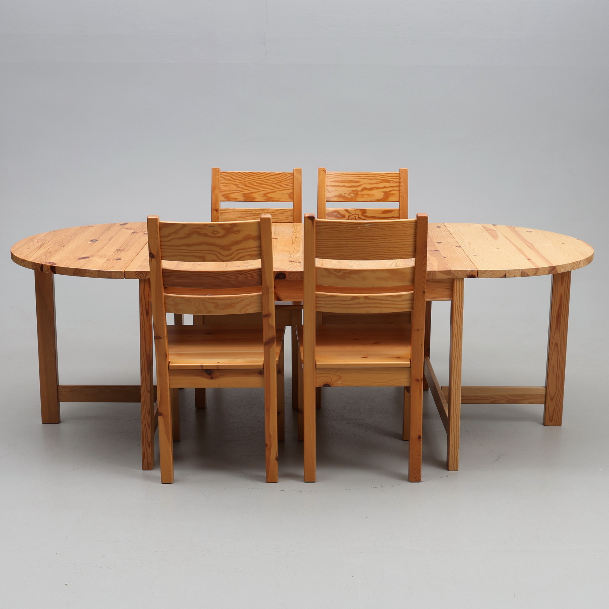 KARIN MOBRING. Matbord med stolar, "Sörgården", IKEA.