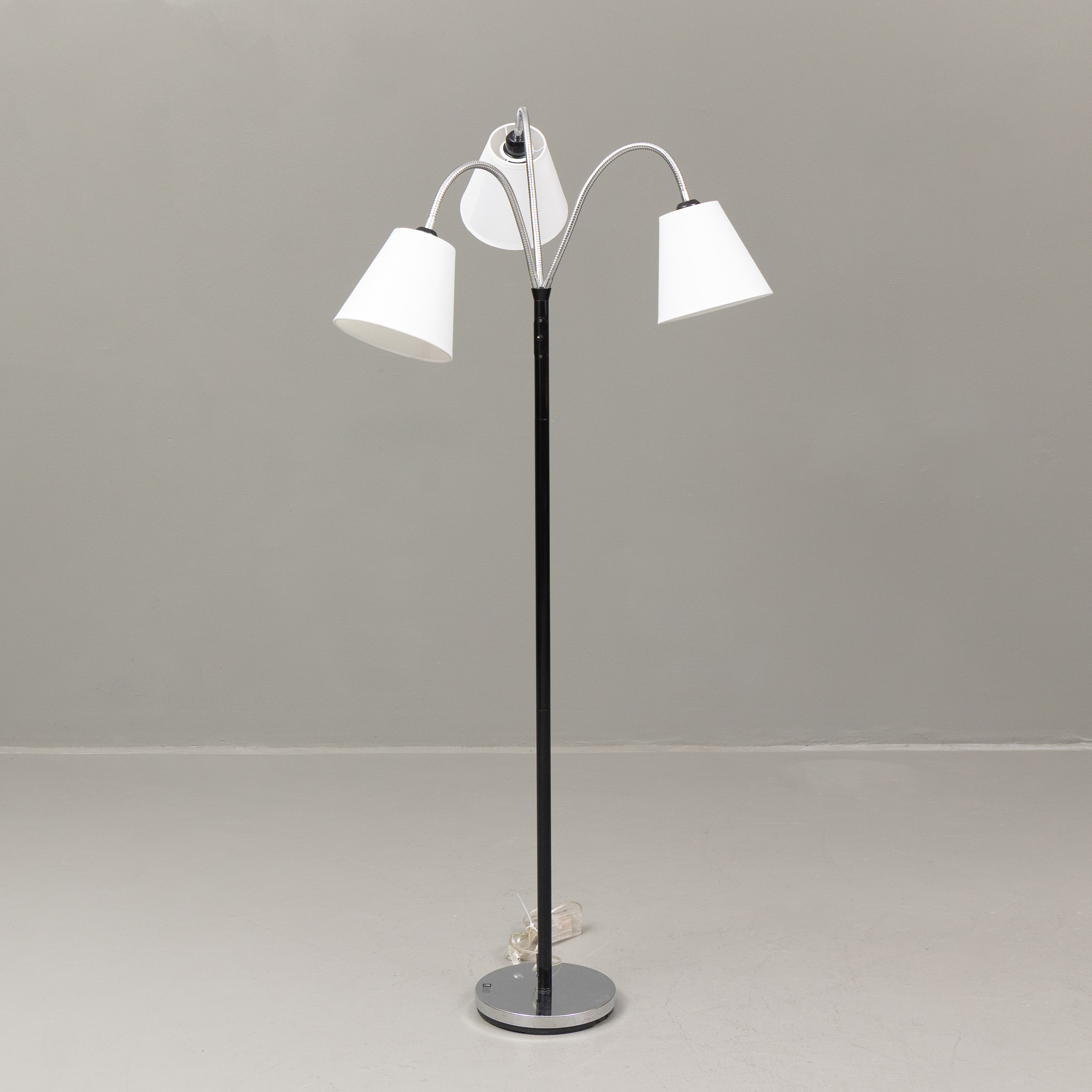 GOLVLAMPA, metall, "Trevisio", design Roger Persson, By Rydéns, 2000-tal.