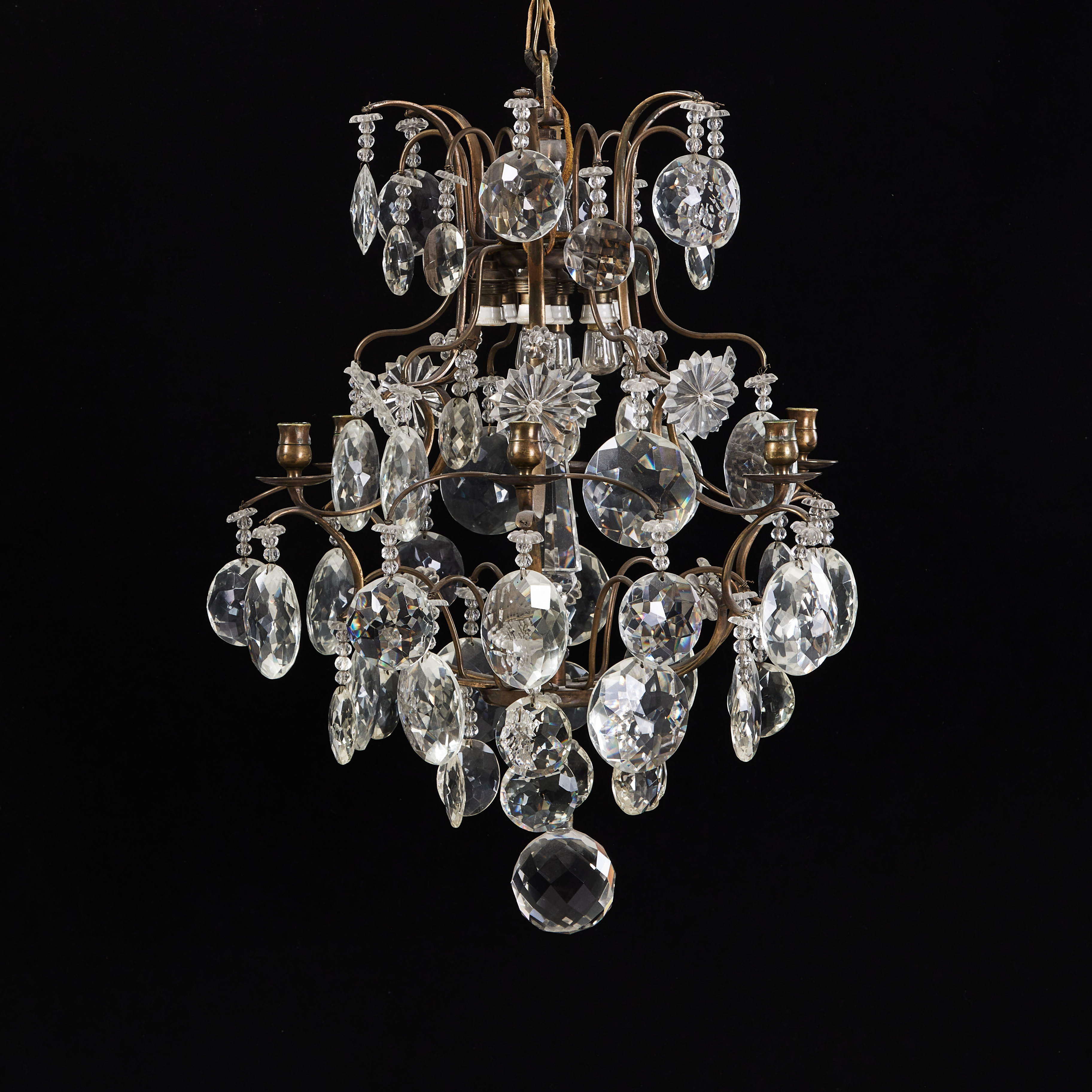 LJUSKRONA, olikslipade prismor, barockstil, 1900-talets första hälft, stomme i mässing.