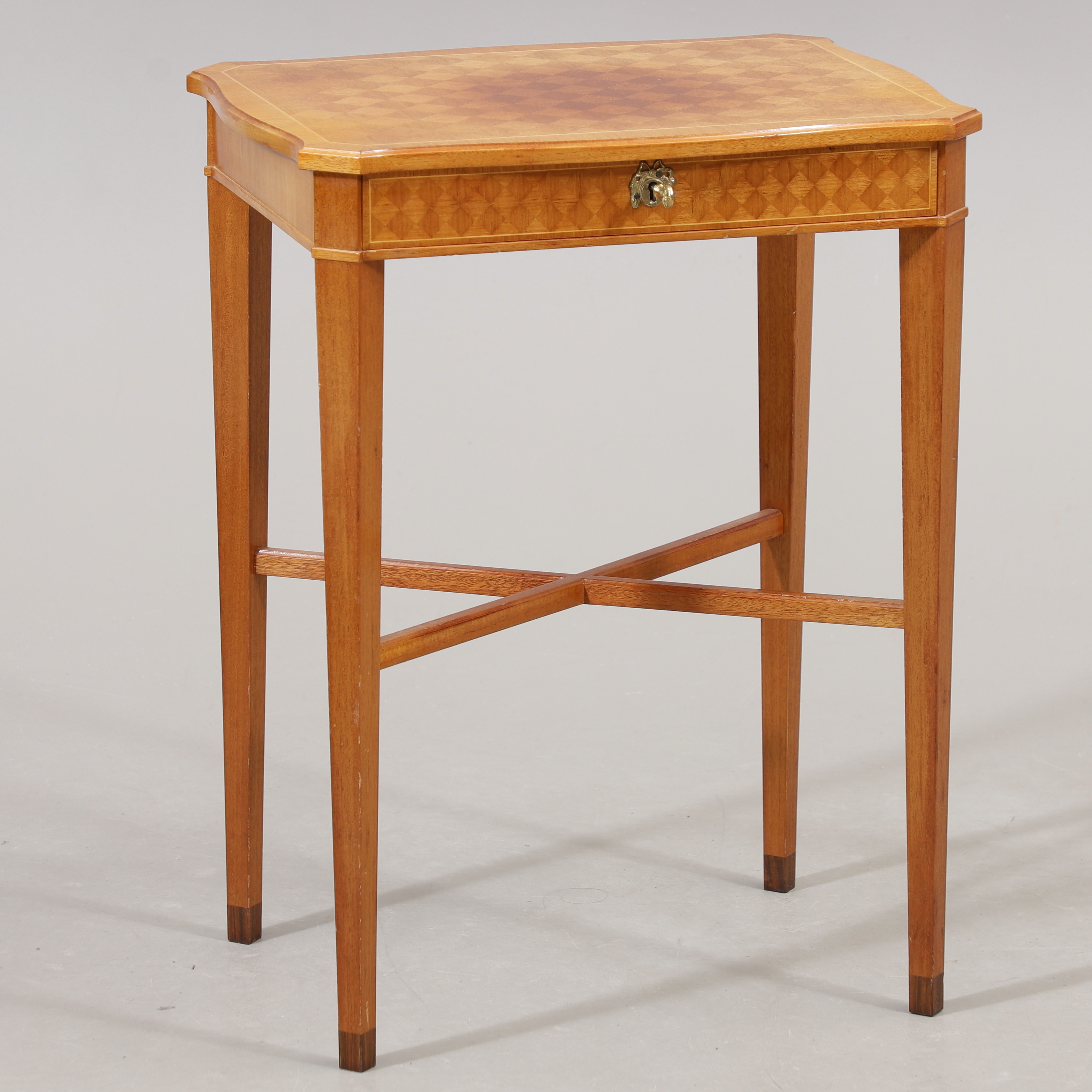 BORD med låda, intarsia, 1900-talets mitt.