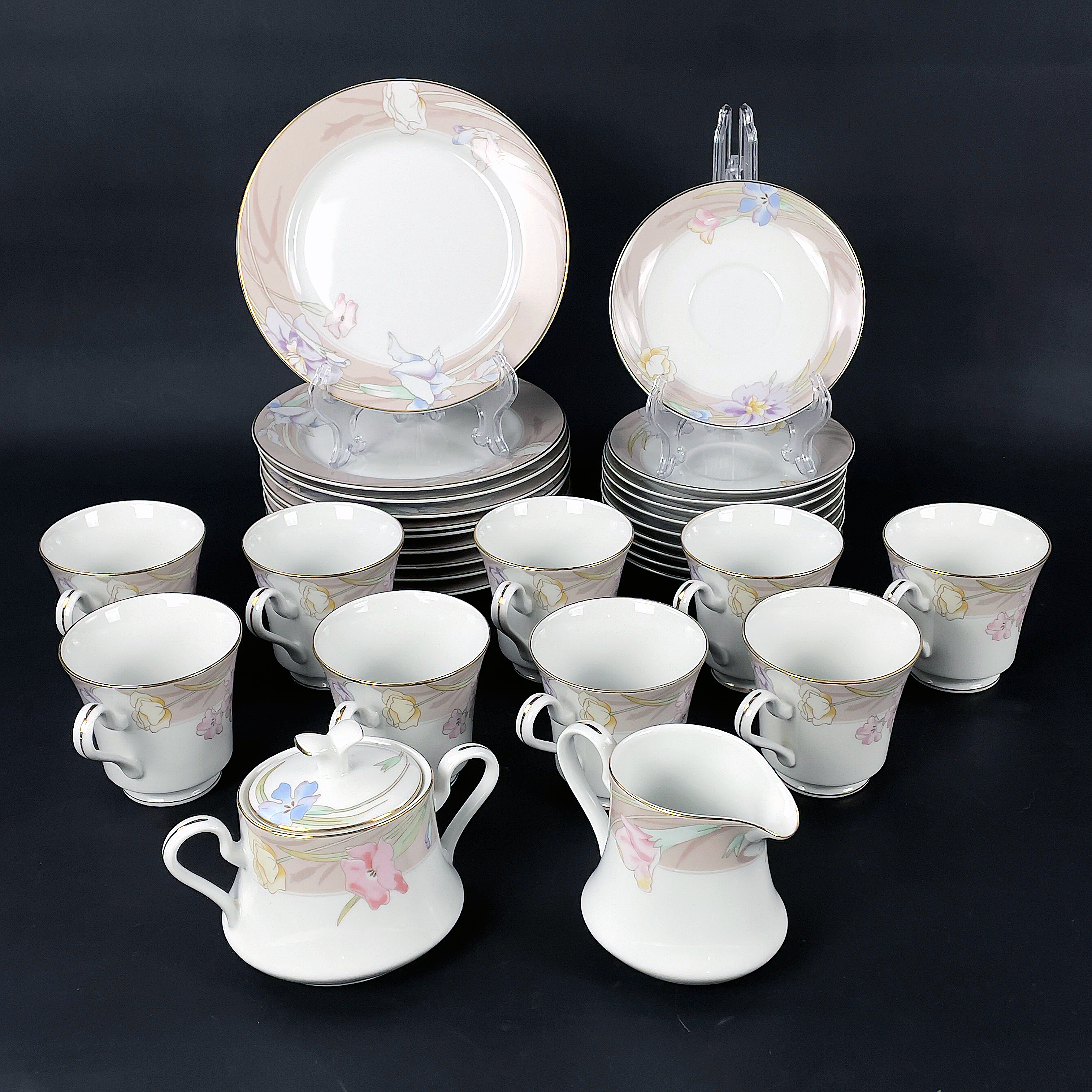 KAFFESERVIS, 31 delar. "Charisma Beige", porslin, Mikasa, Japan, 1980-tal.