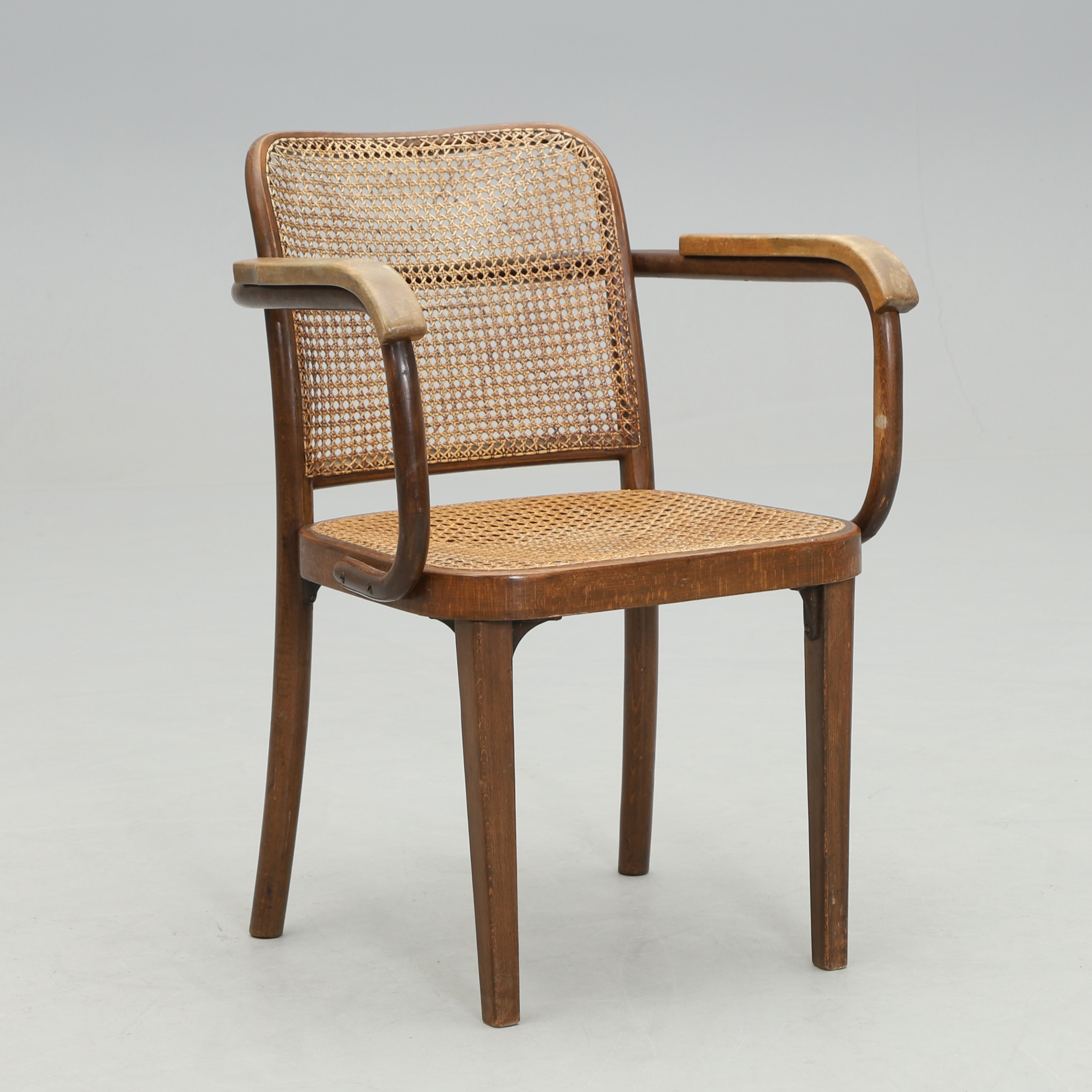 KARMSTOL, Thonet, etikettmärkt, 1900-talets första hälft.