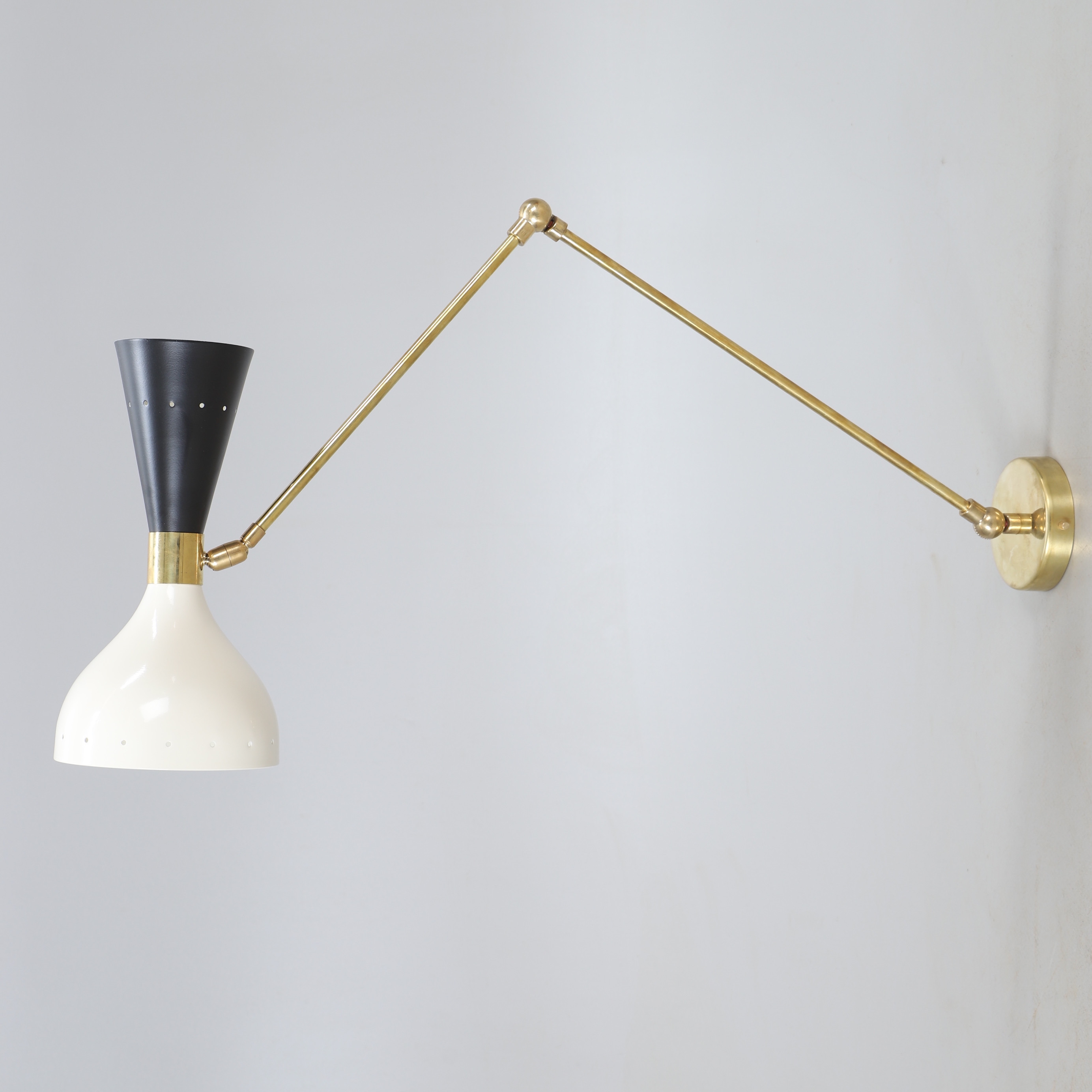 VÄGGLAMPA, "Moonlight Articolata Doppia", Luci Progetti, Parma, Italien, samtida.