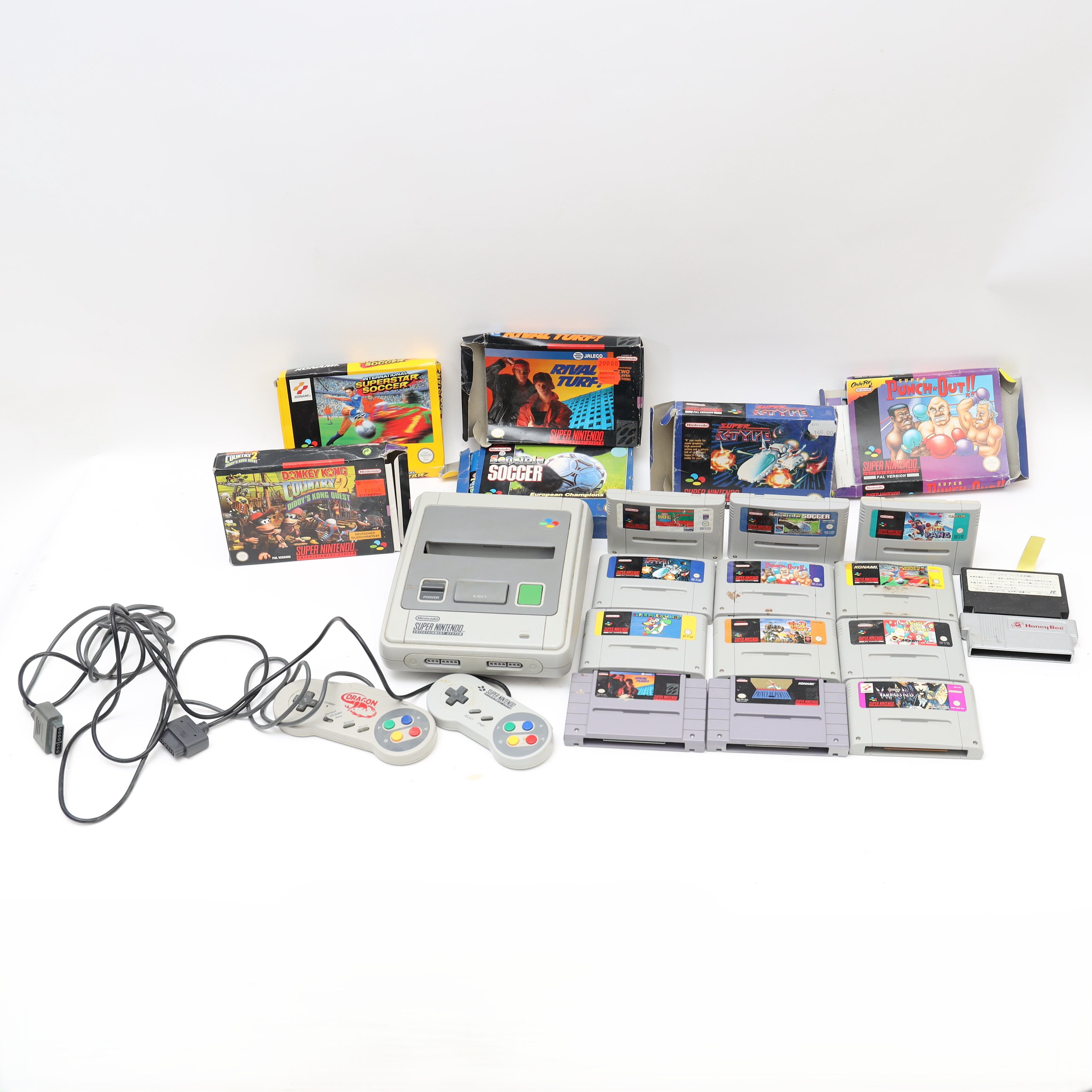 SUPERNINTENDO, med 15 spel, 2 handkontroller.